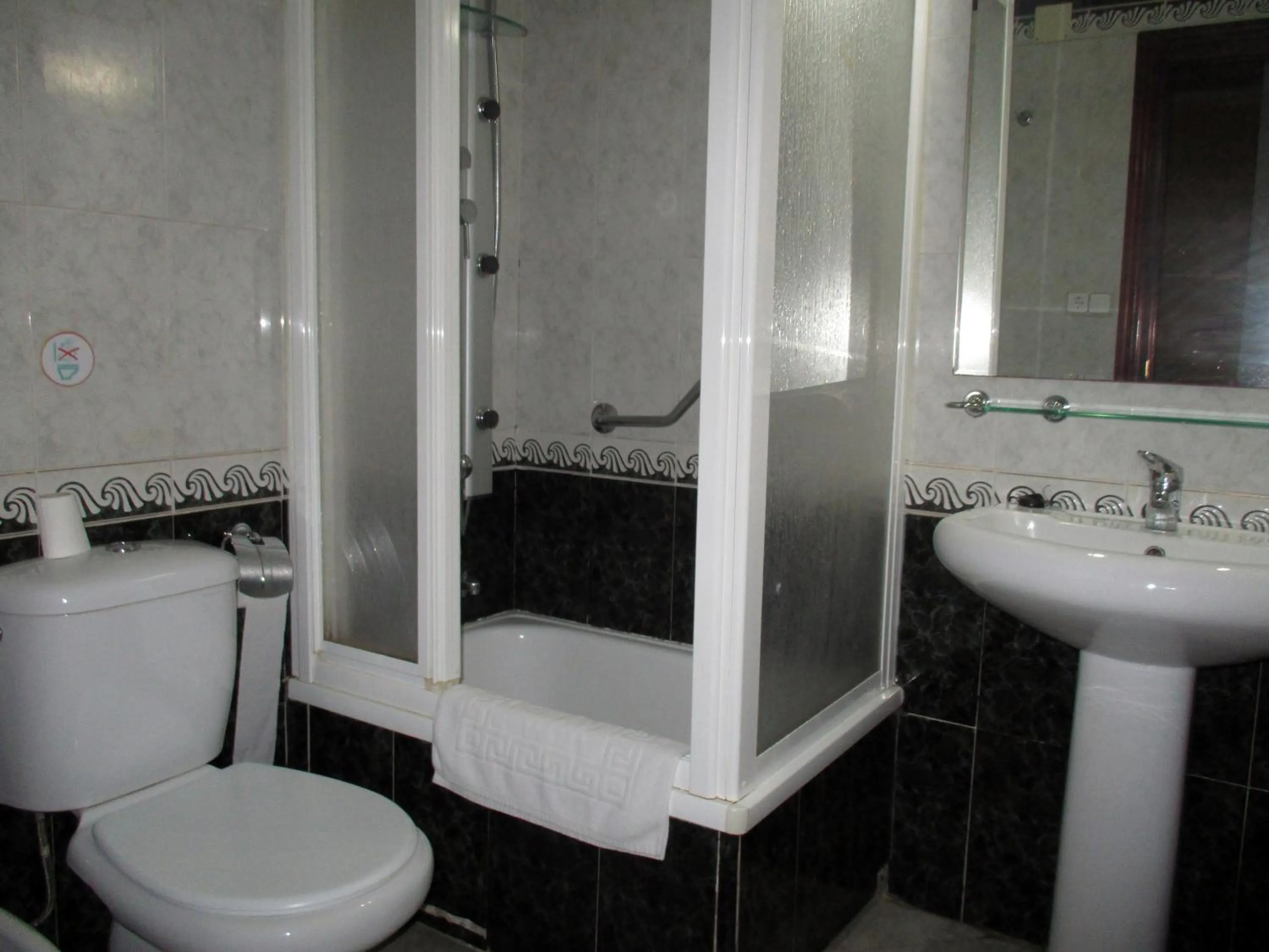 Bathroom in Hotel Gines