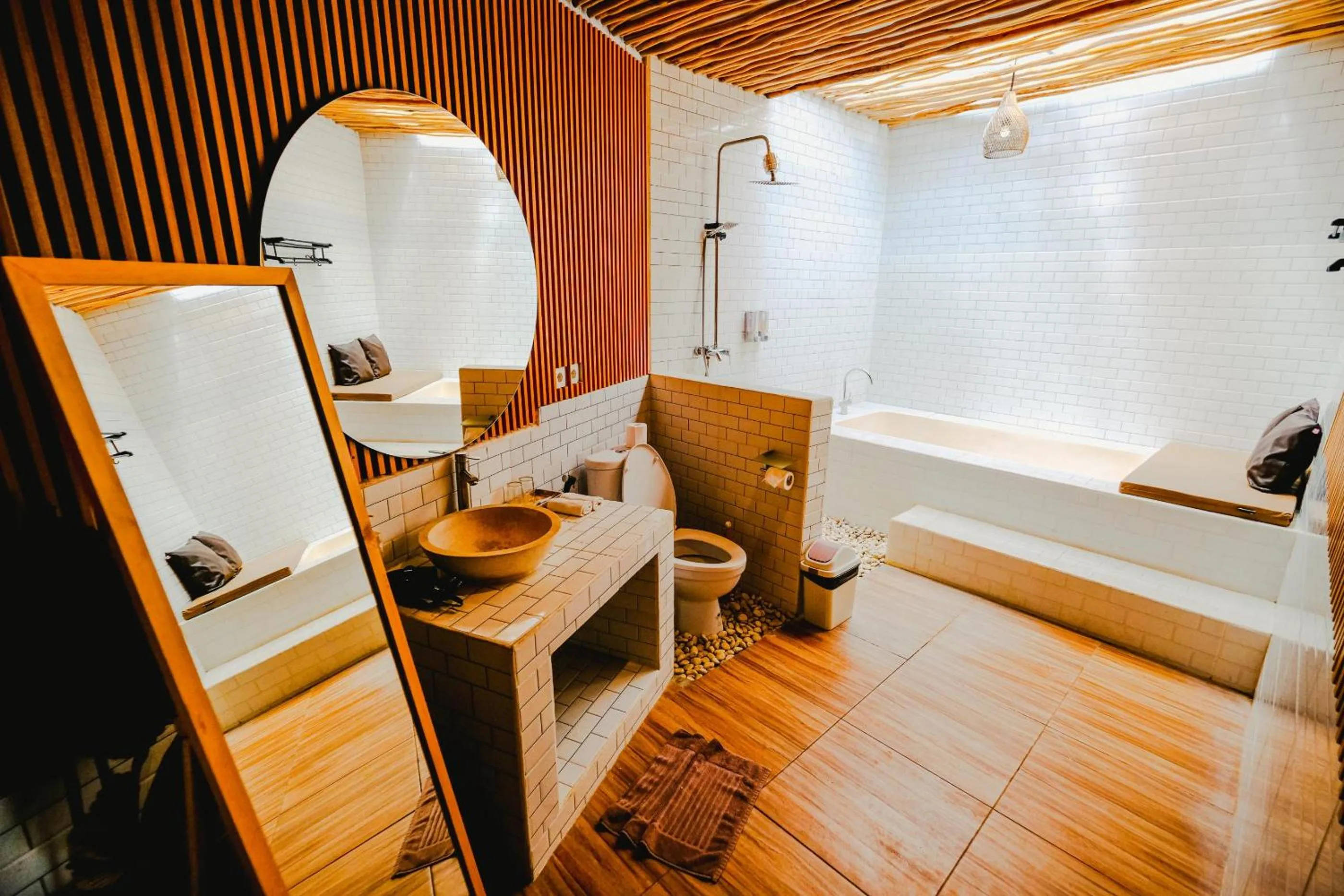 Bed in Agung Wiwin Homestay & Restaurant