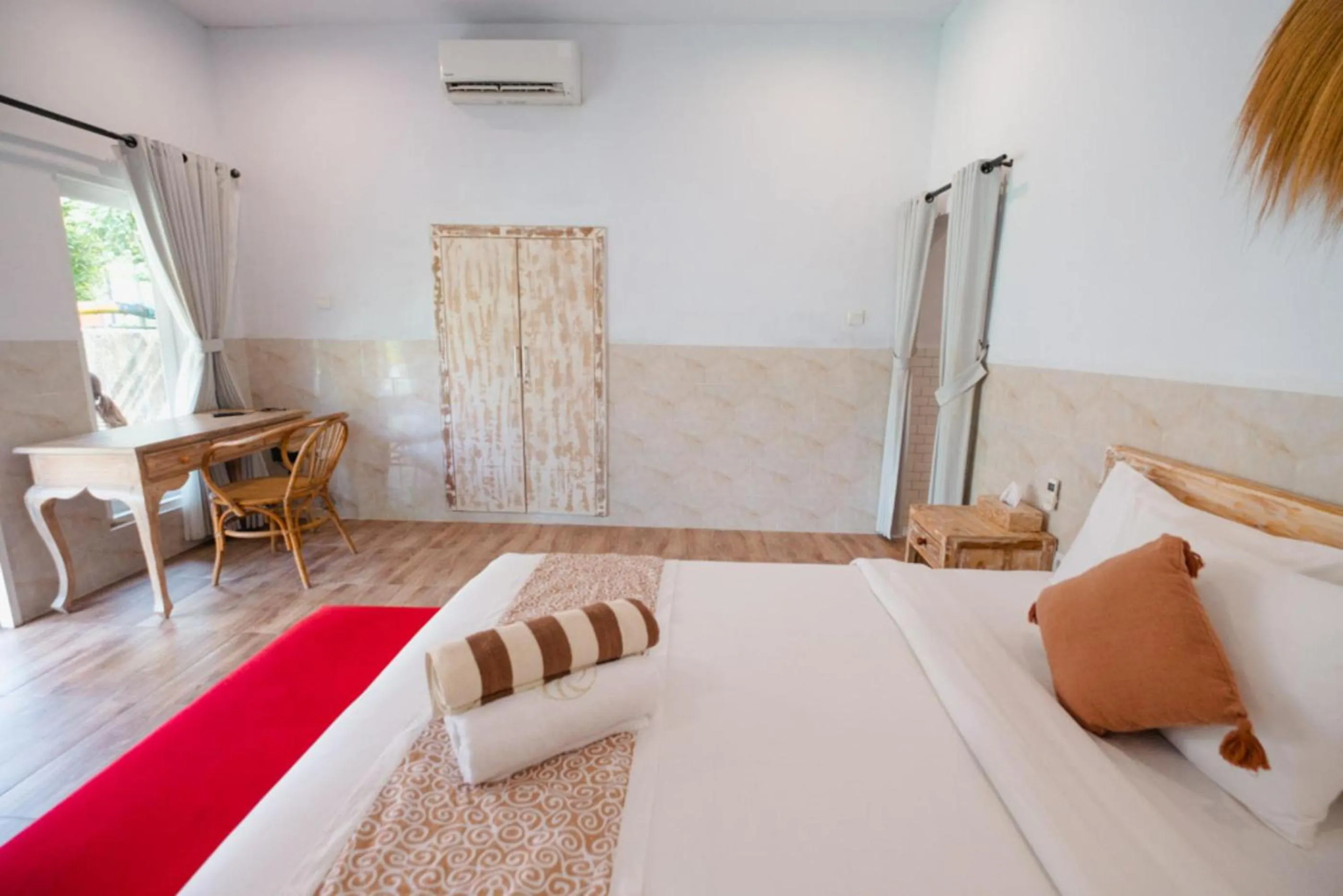 Seating area, Bed in Agung Wiwin Homestay & Restaurant