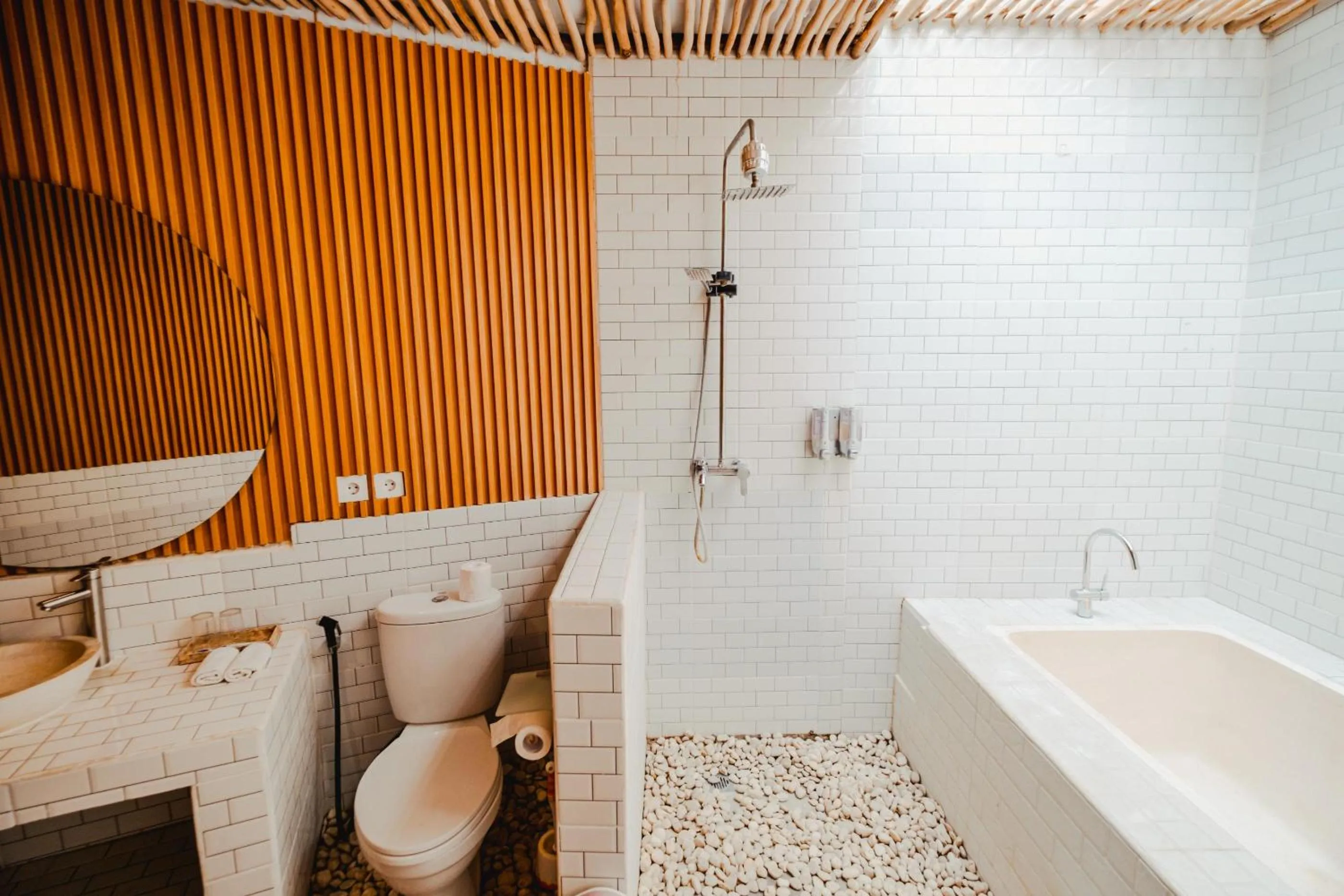 Shower in Agung Wiwin Homestay & Restaurant