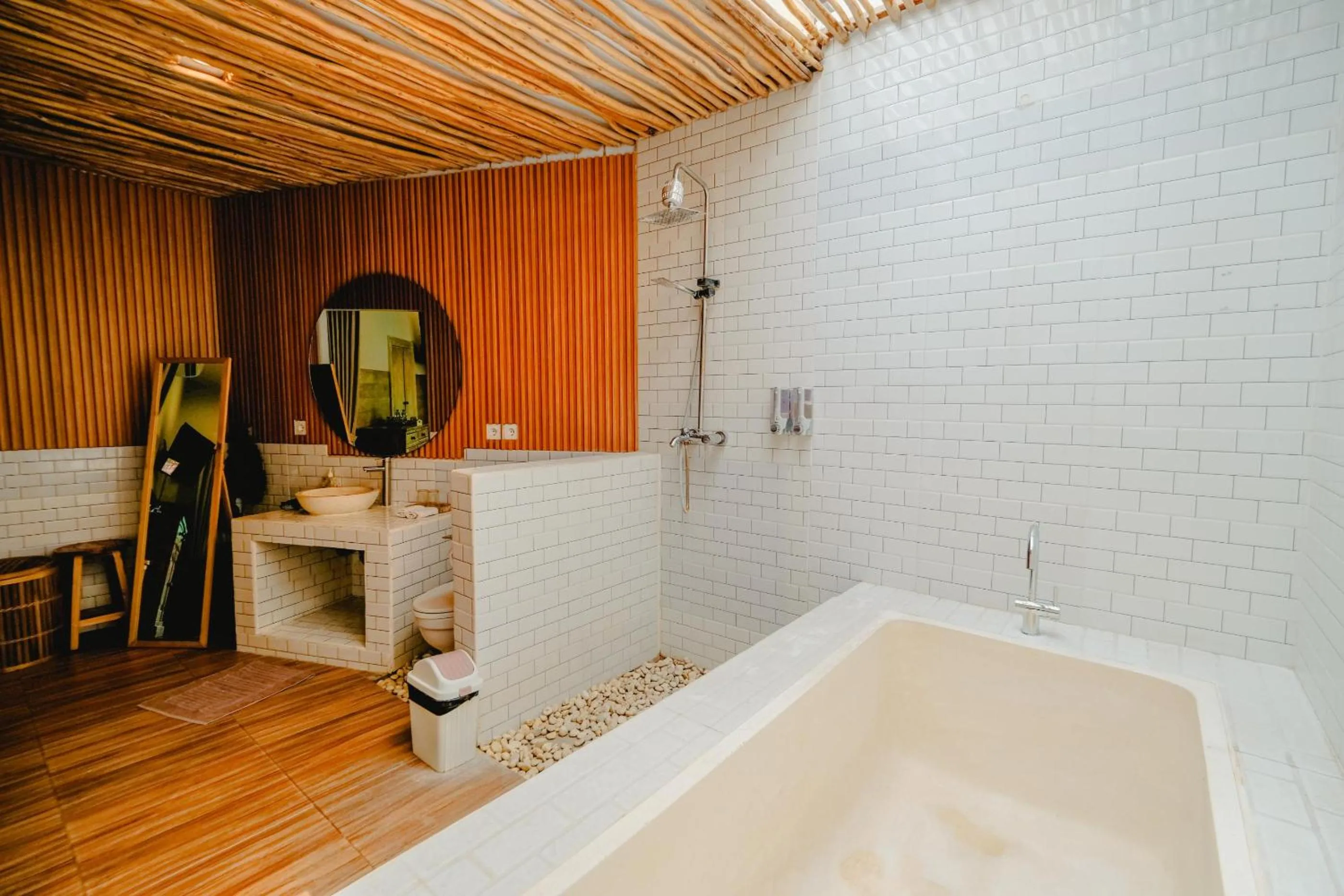 Hot Tub in Agung Wiwin Homestay & Restaurant