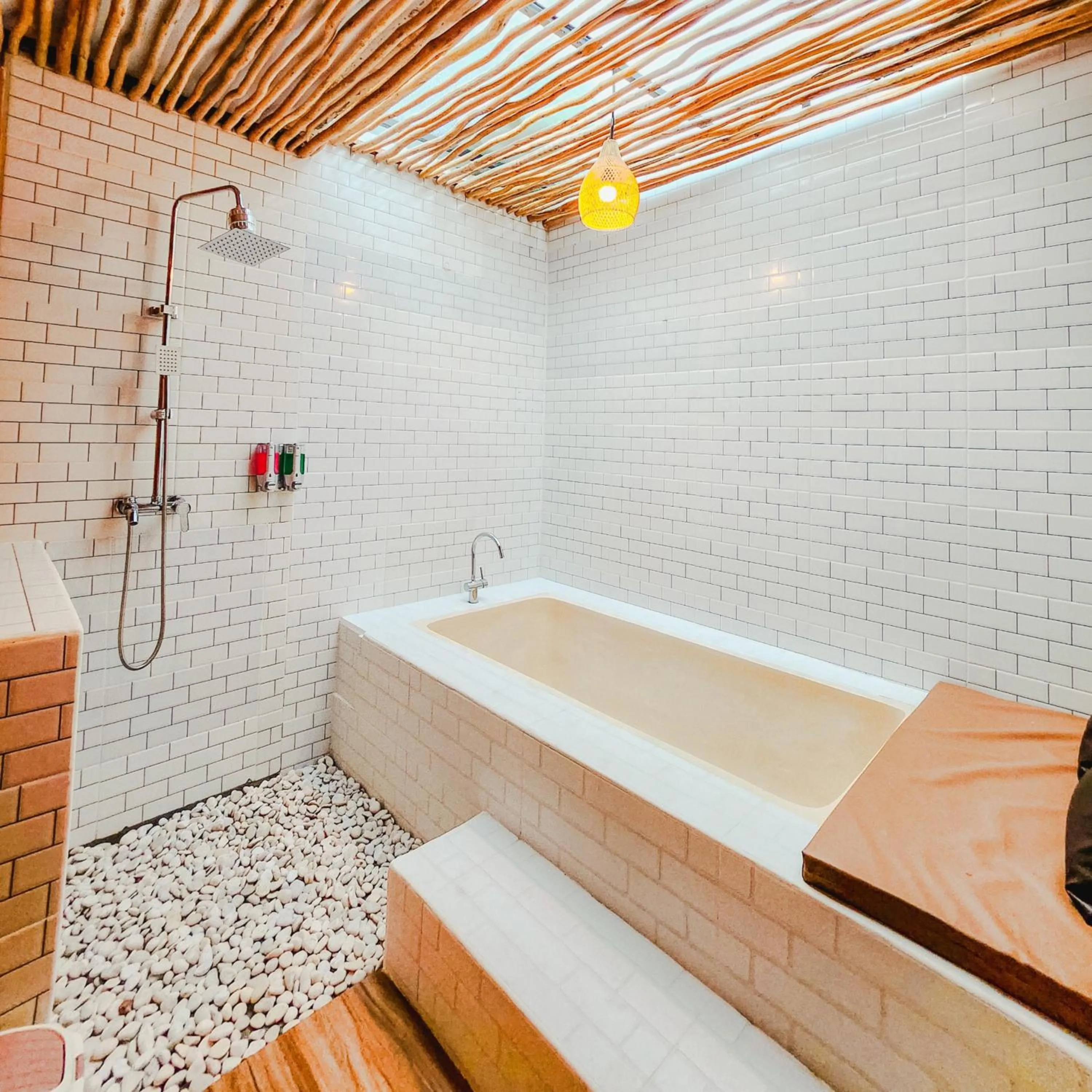 Bathroom in Agung Wiwin Homestay & Restaurant