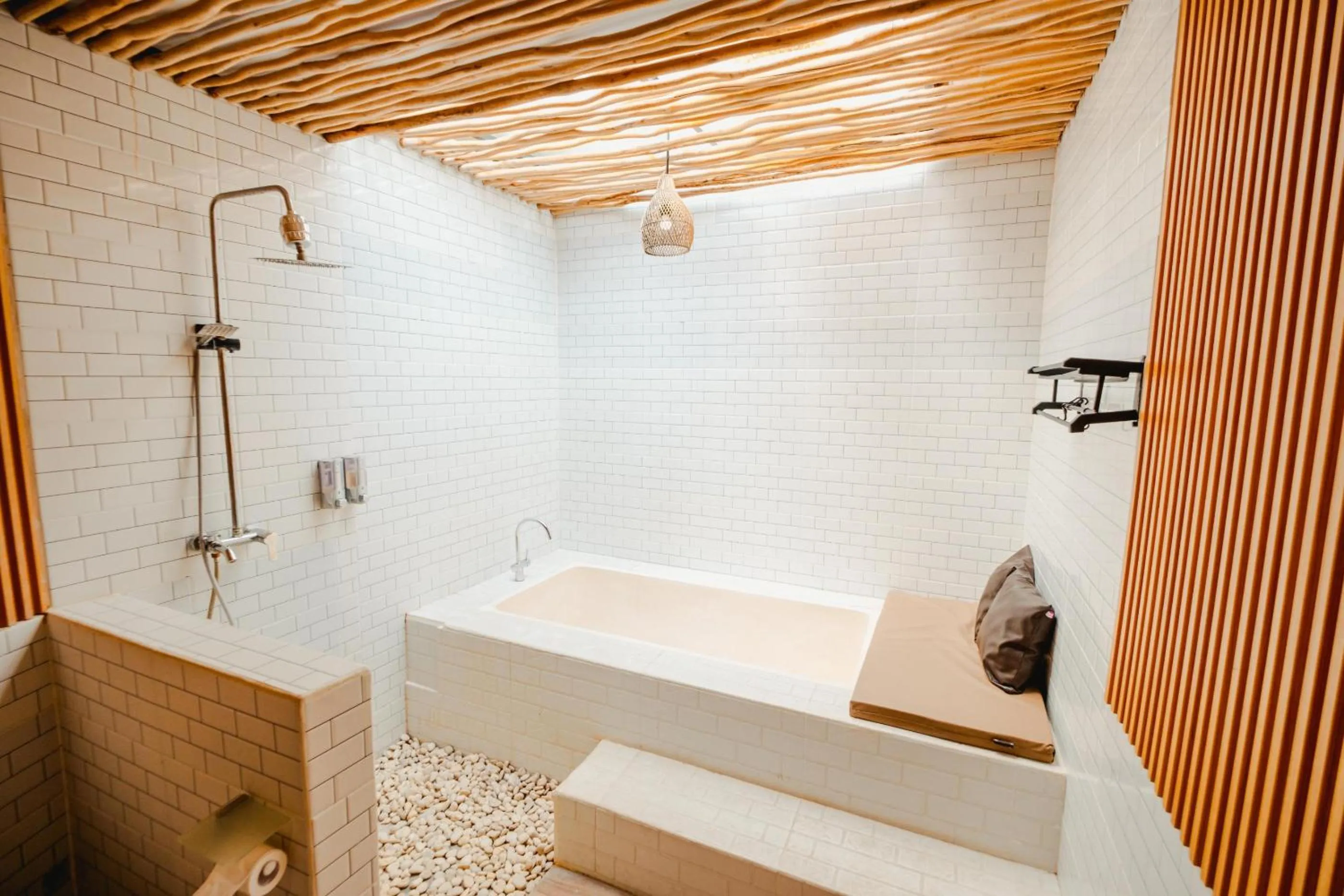 Hot Tub in Agung Wiwin Homestay & Restaurant