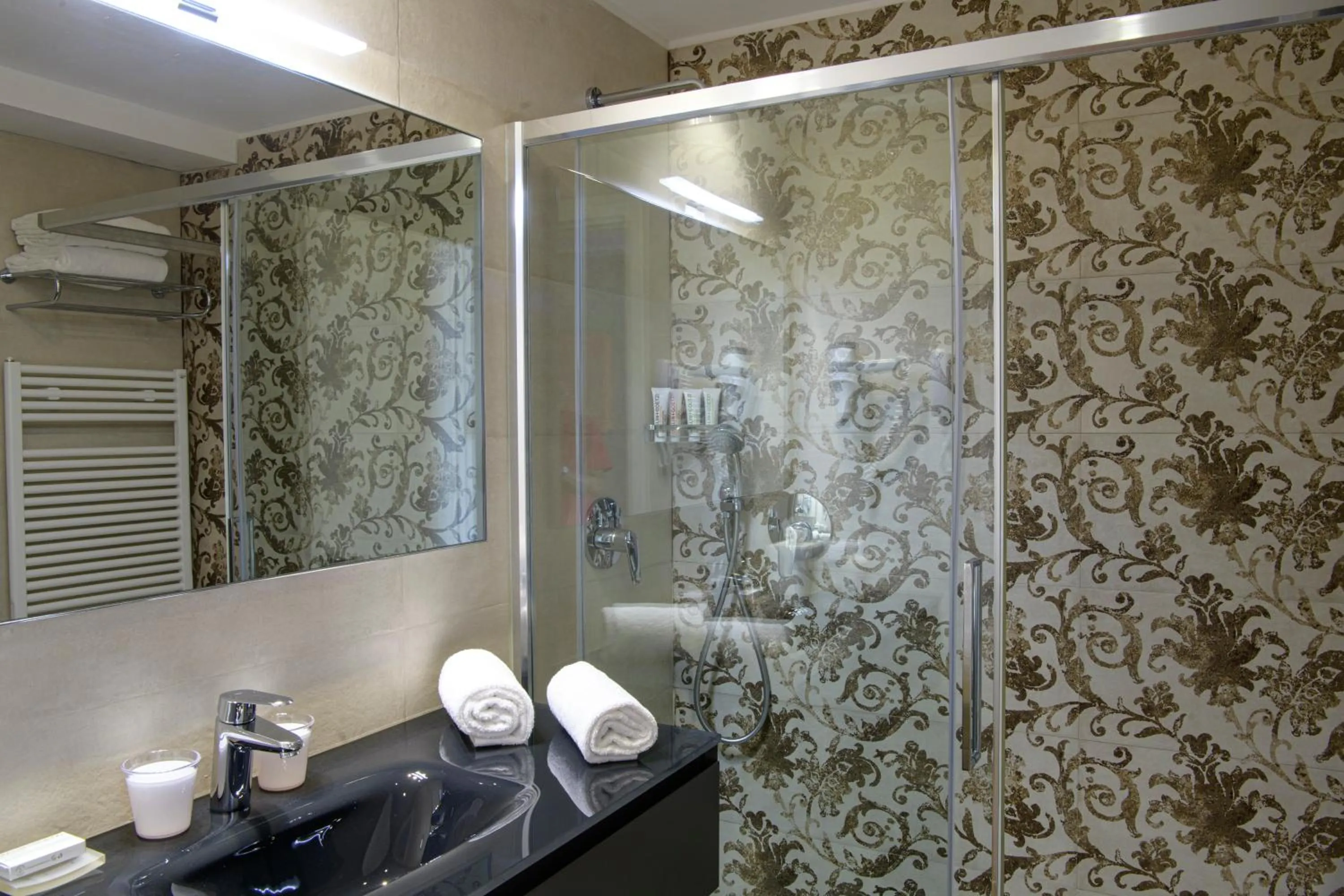 Bathroom in Grand Hotel Portovenere