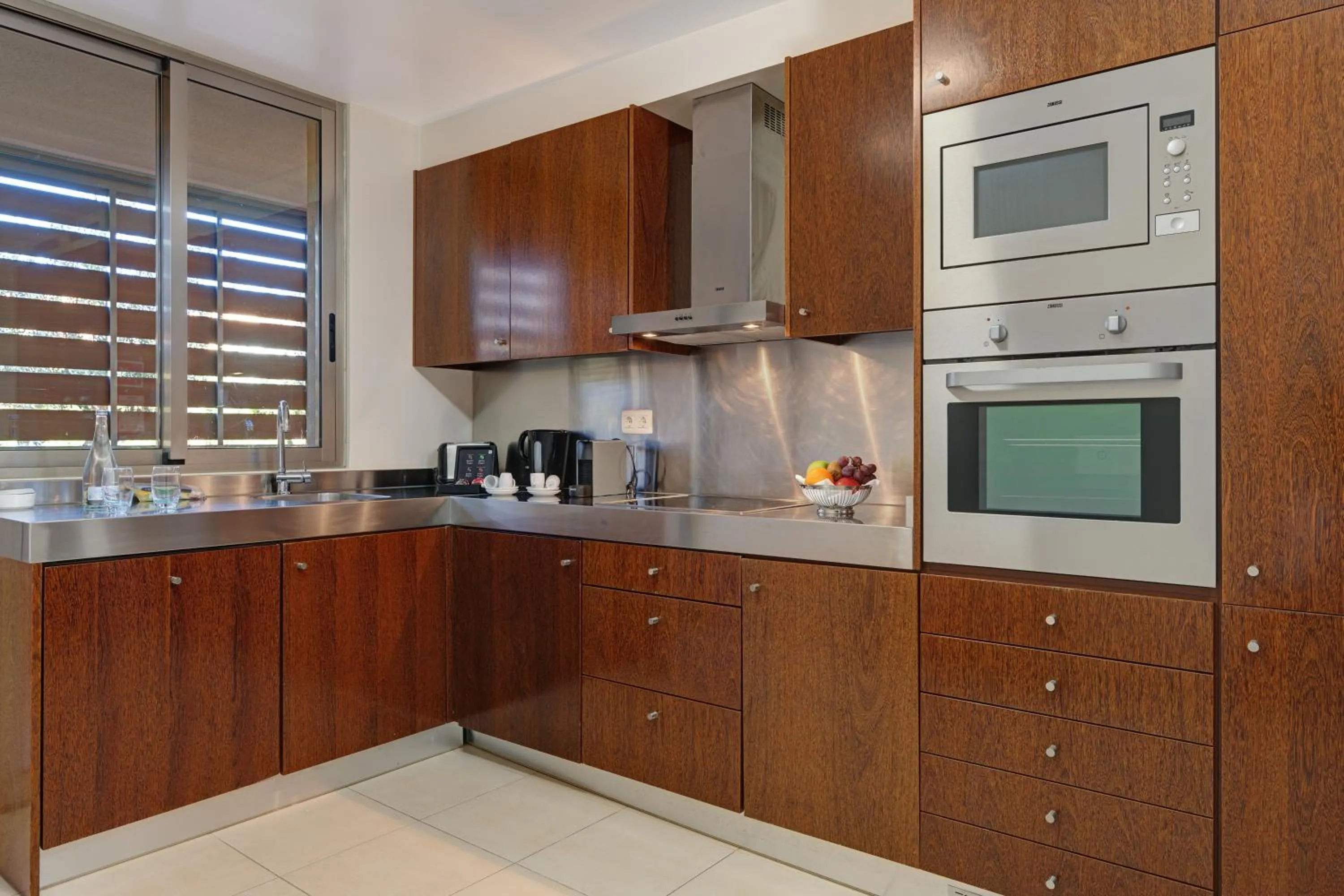 Kitchen or kitchenette in Salgados Beach Villas