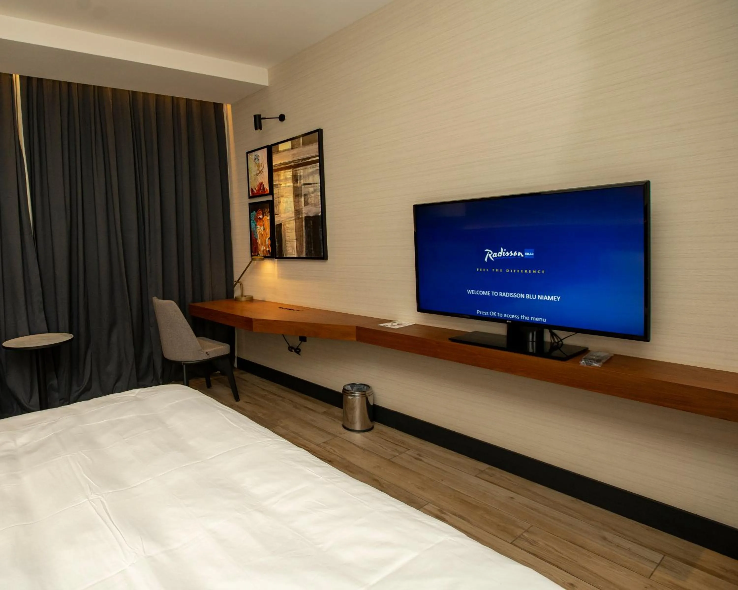 TV and multimedia, Bed in Radisson Blu Hotel & Conference Center, Niamey
