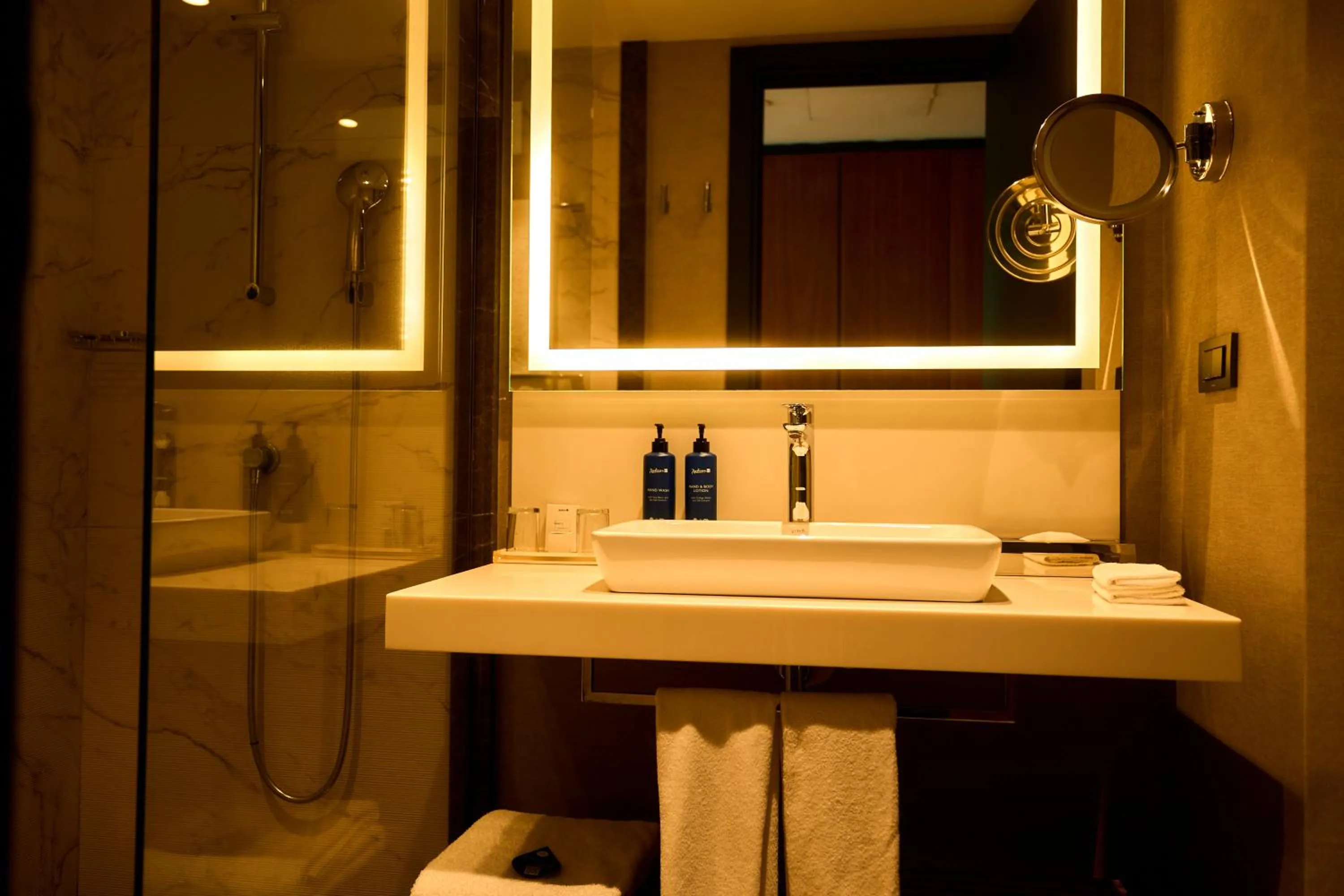 Shower in Radisson Blu Hotel & Conference Center, Niamey