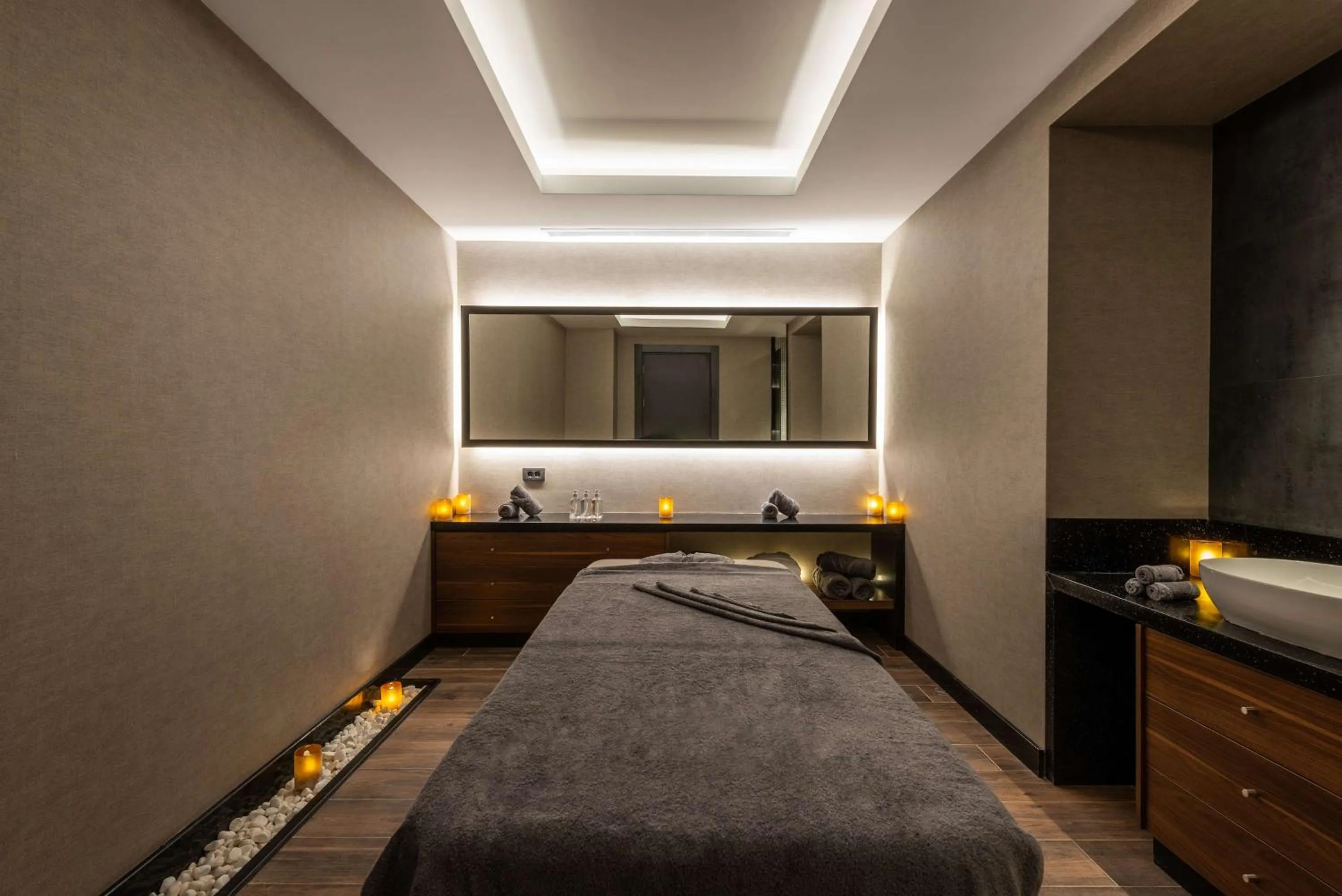 Massage, Bed in Radisson Blu Hotel & Conference Center, Niamey