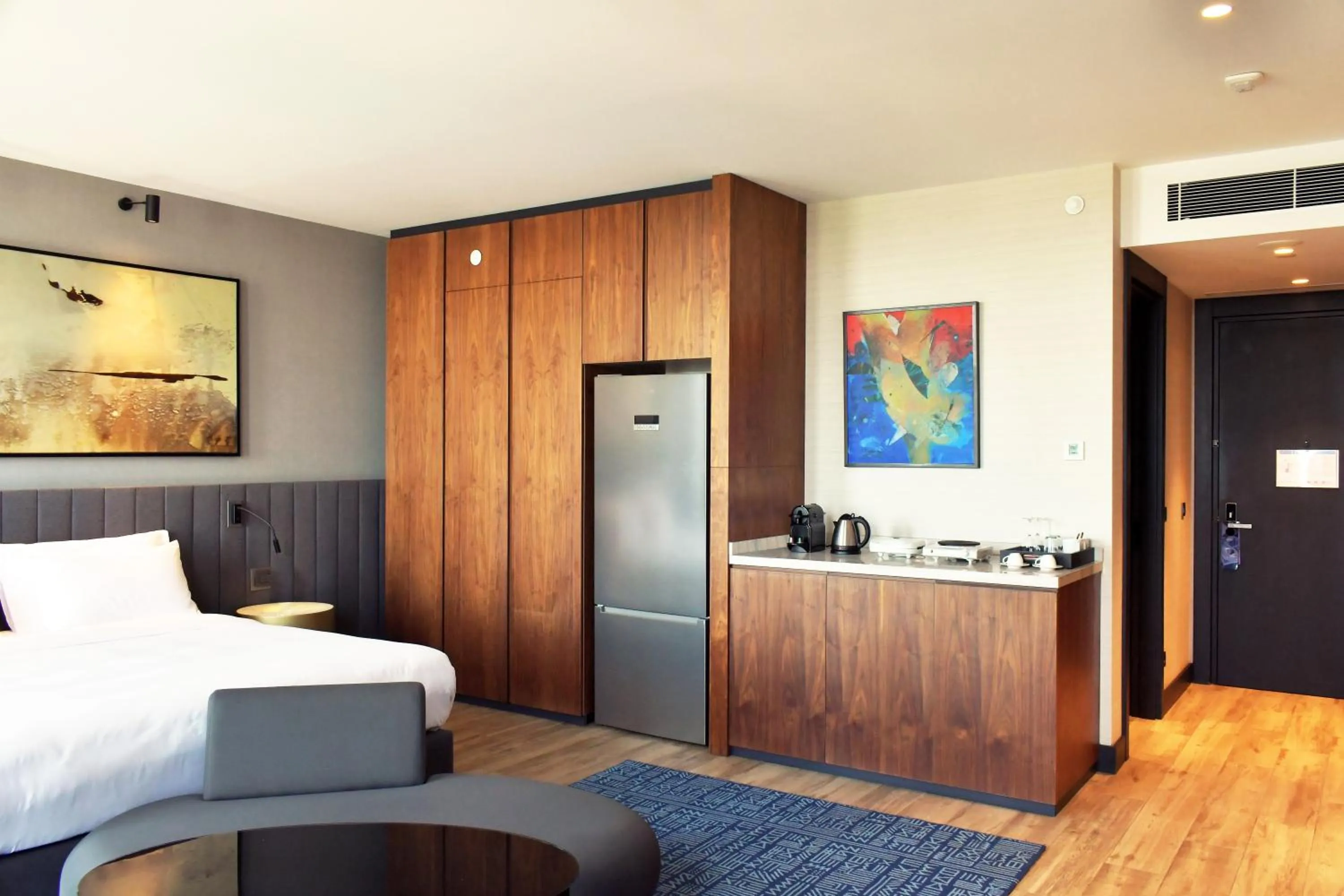 Photo of the whole room, Bed in Radisson Blu Hotel & Conference Center, Niamey