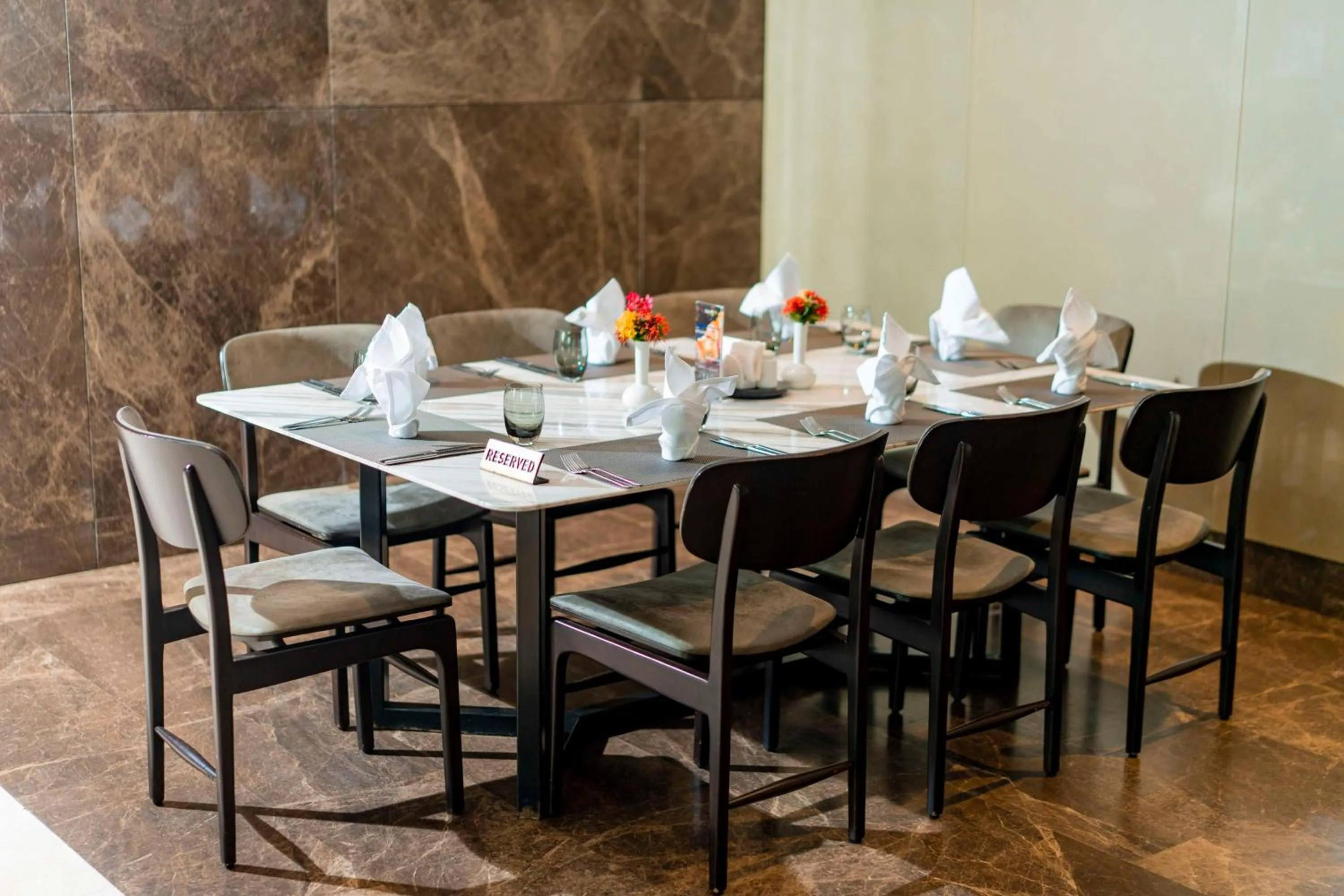 Restaurant/places to eat in Radisson Blu Hotel & Conference Center, Niamey