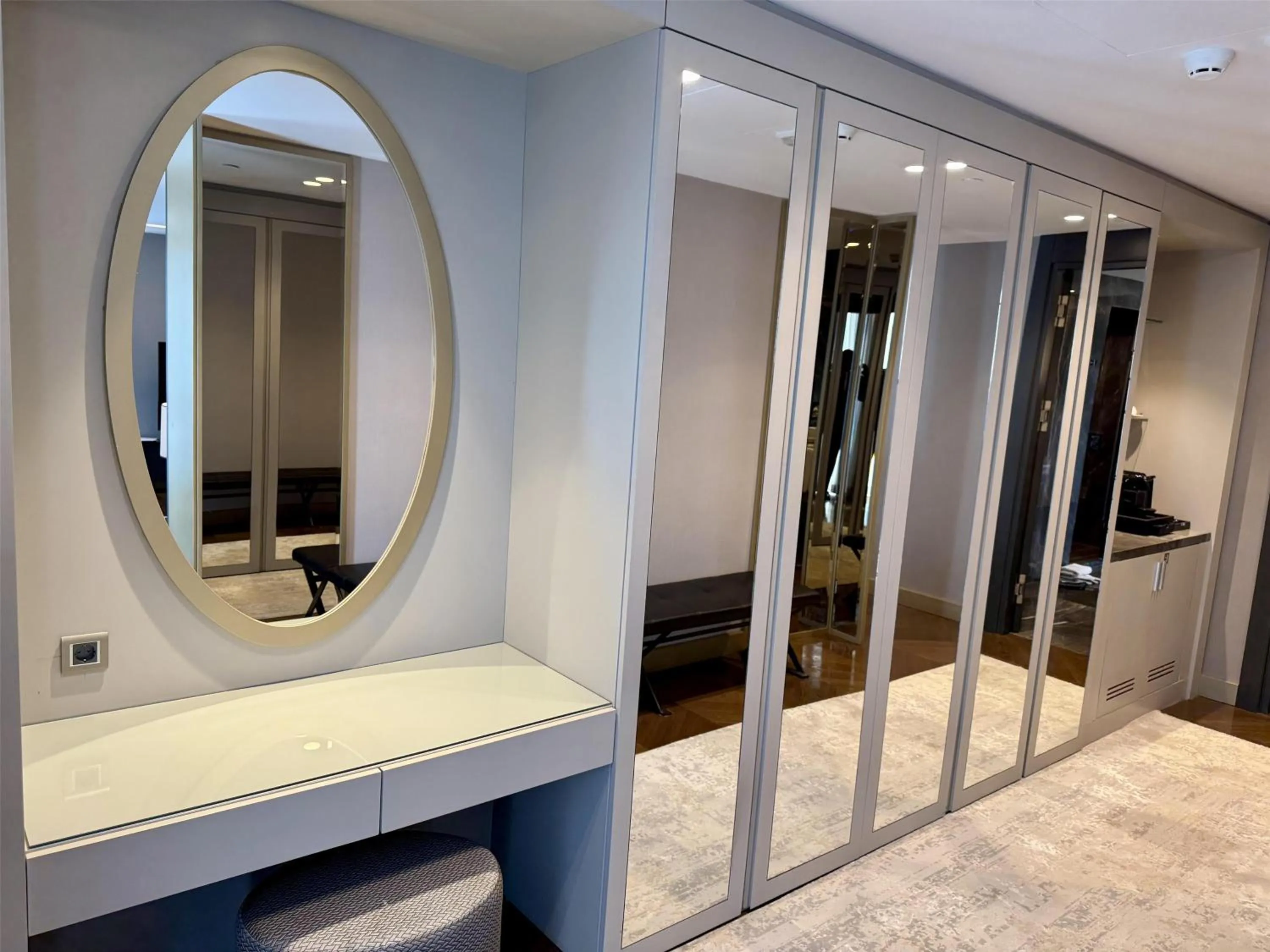 Photo of the whole room in Radisson Blu Hotel & Conference Center, Niamey