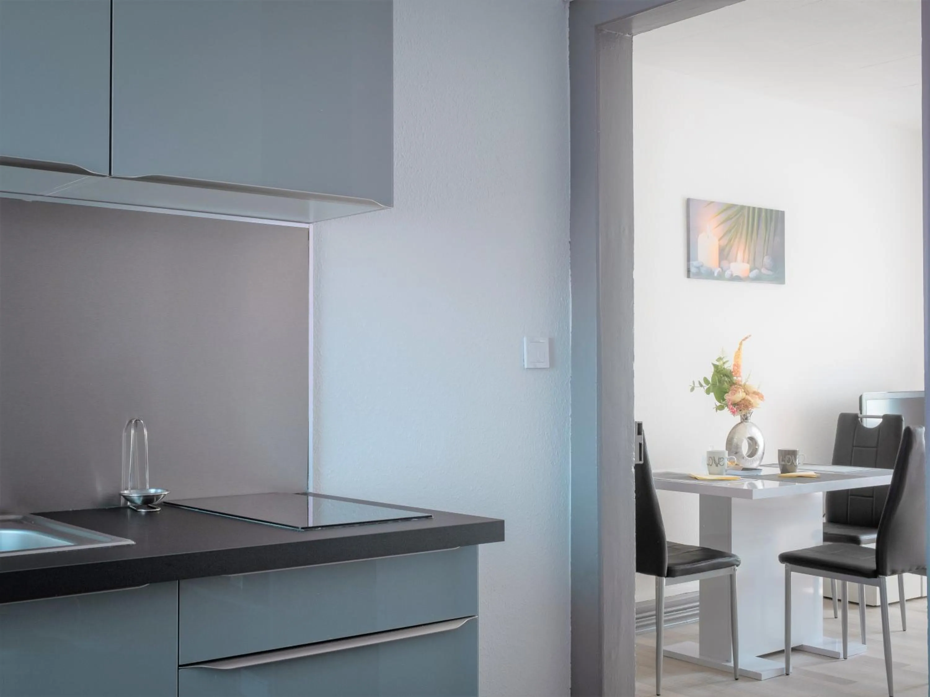 Dining area in Comfort Stay Basel Airport 1B46