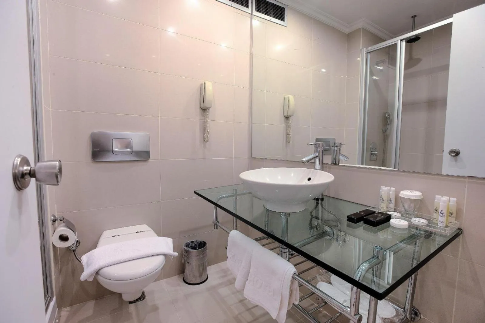 Shower in Kalyon Hotel Istanbul