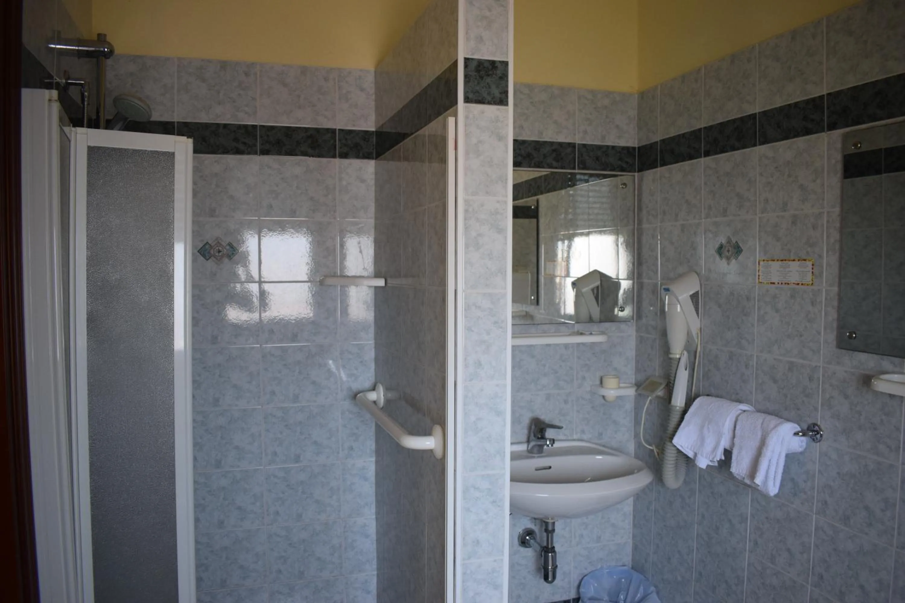 Shower in Hotel Martinez