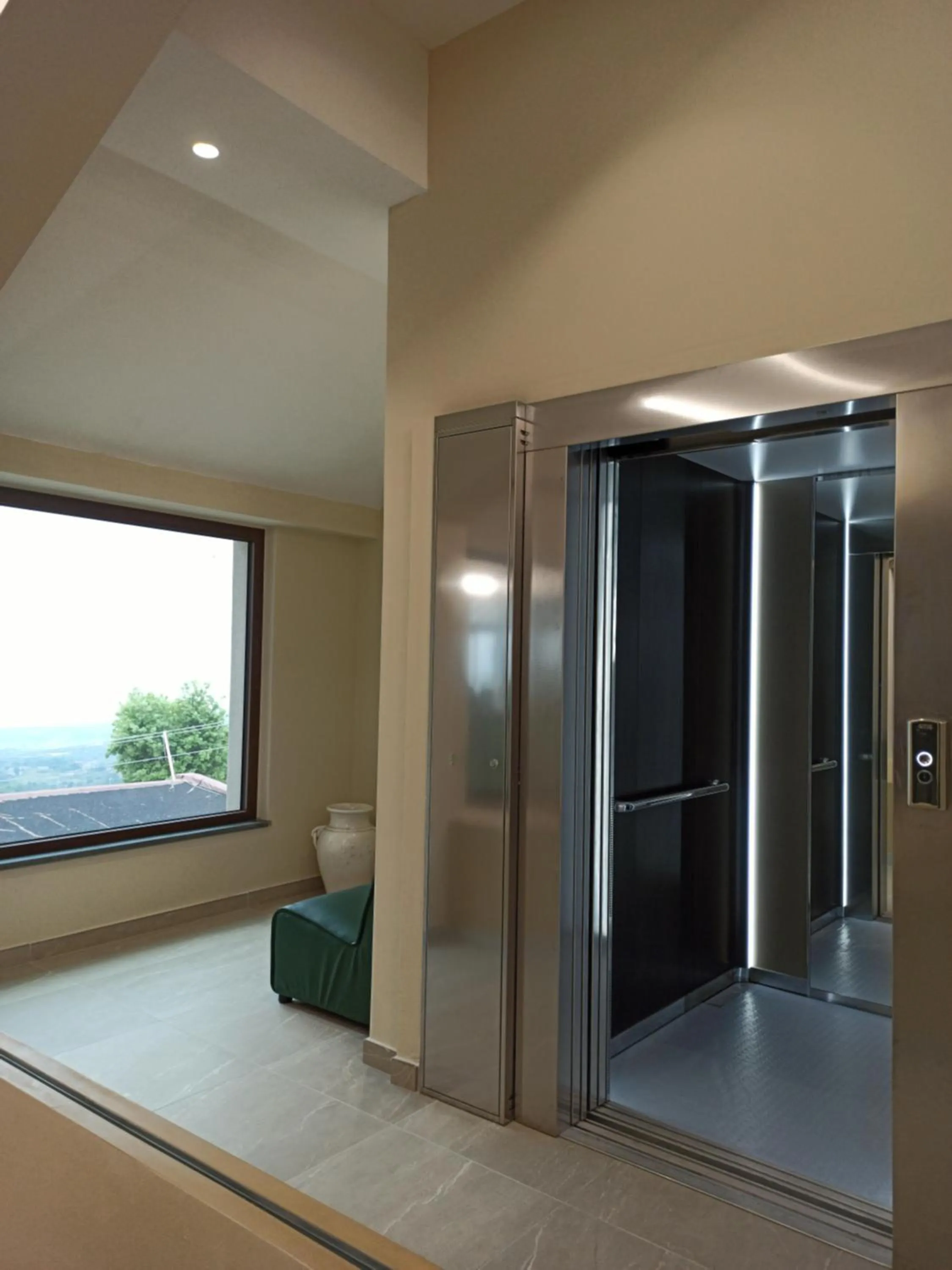 elevator in Hotel Primavera Dell'Etna