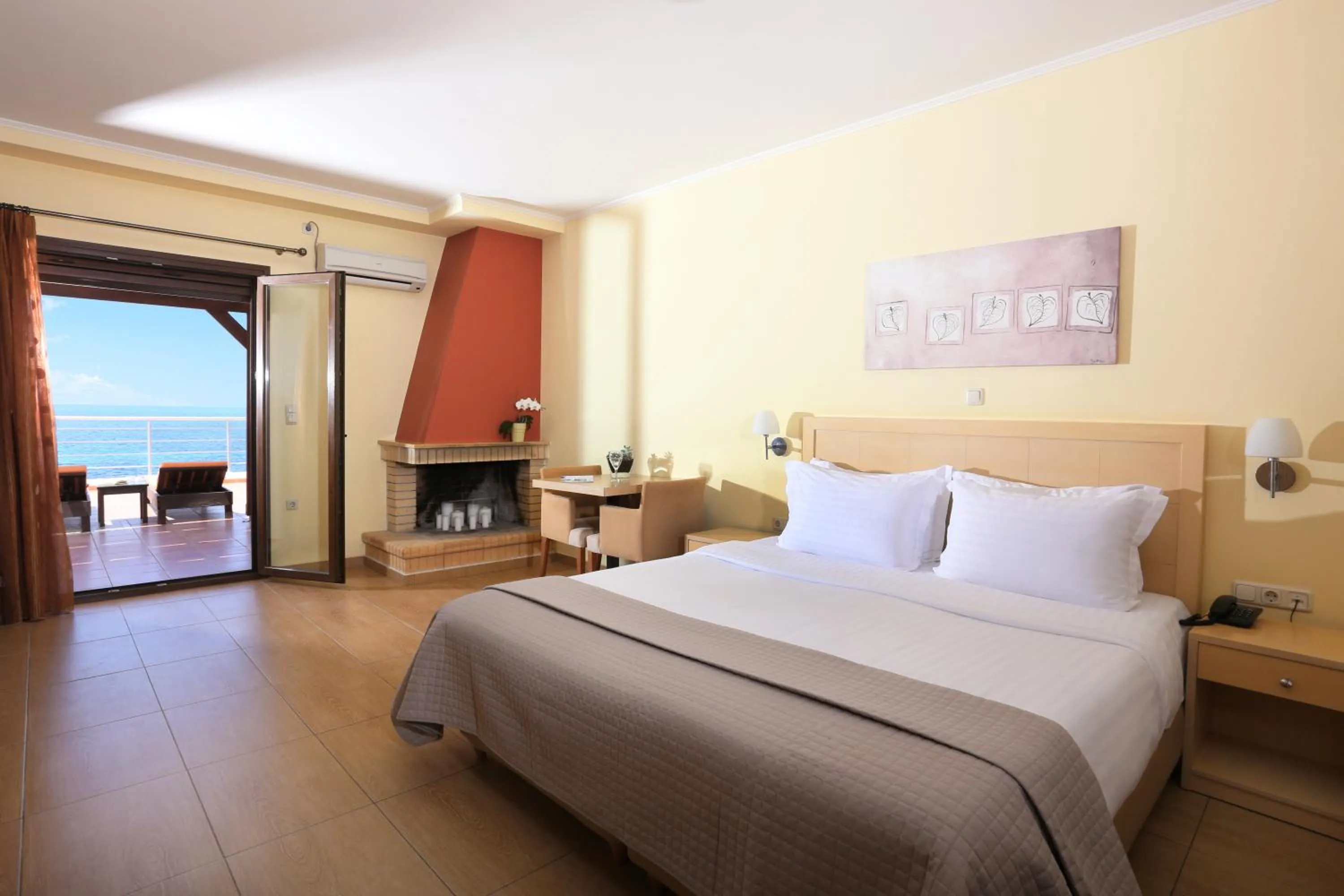 Photo of the whole room, Bed in Faros Luxury Suites