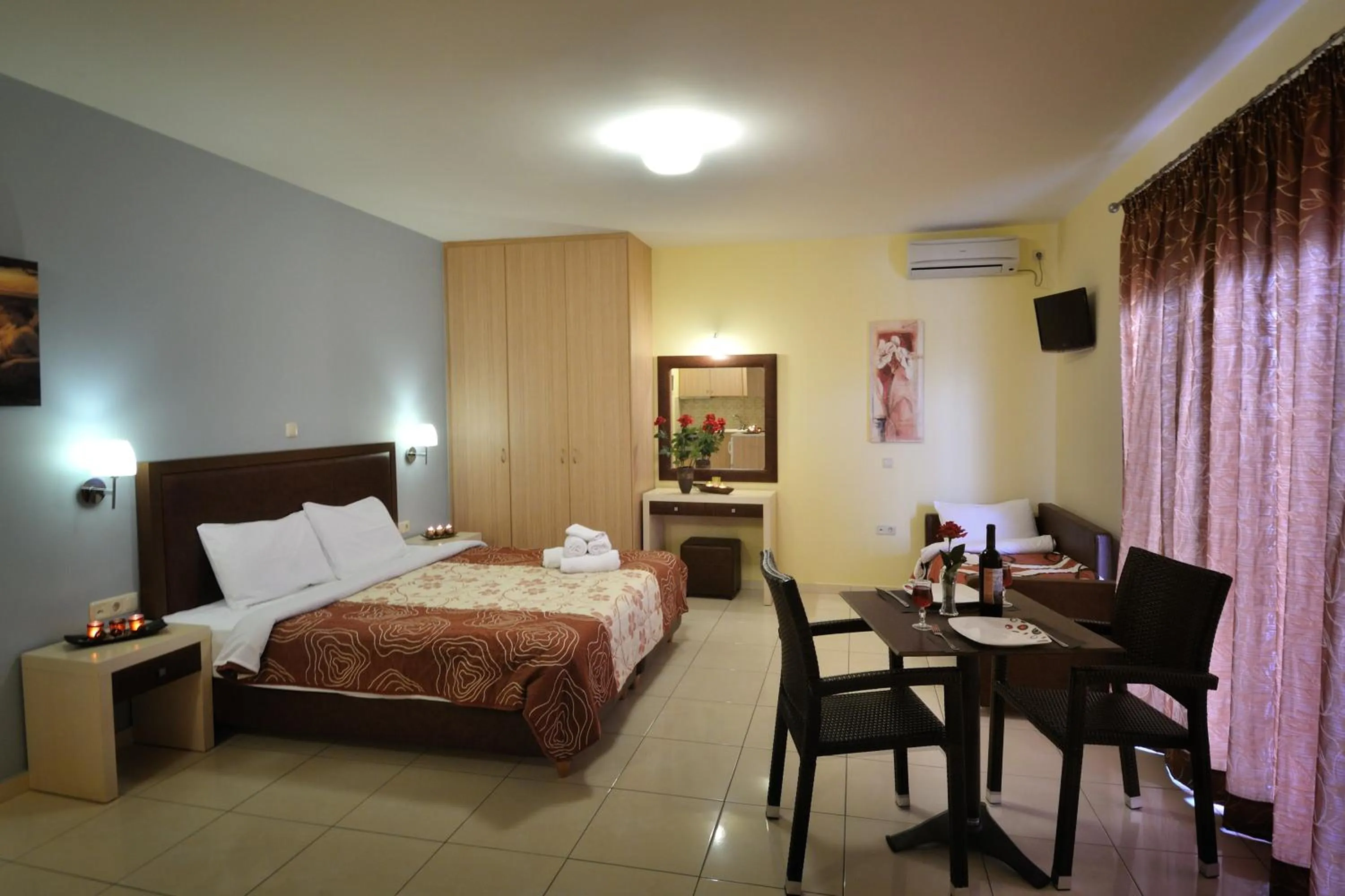 Bed in Faros Luxury Suites