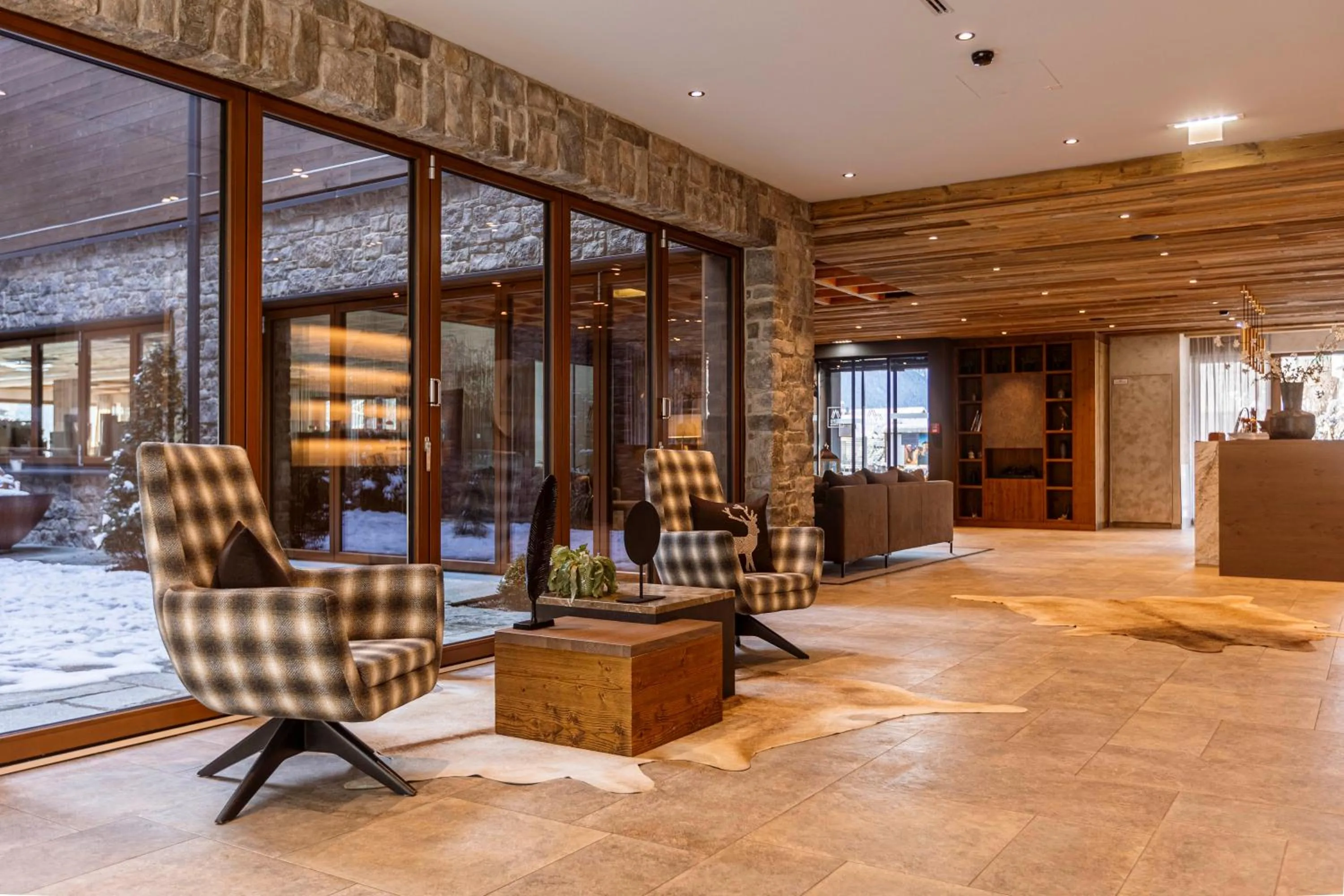 Lobby or reception in Bergresort Zugspitze Ehrwald by ALPS RESORTS
