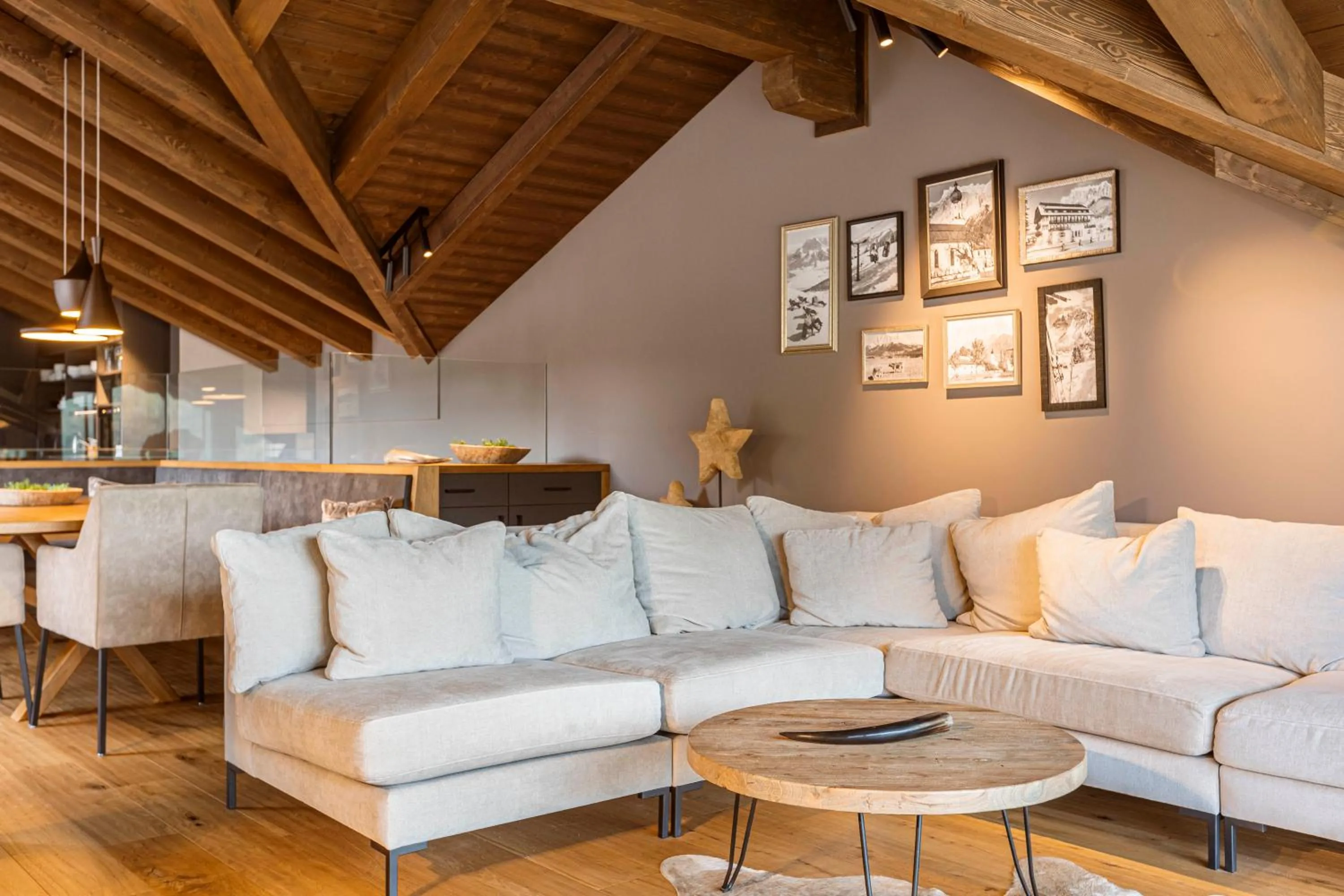 Living room in Bergresort Zugspitze Ehrwald by ALPS RESORTS