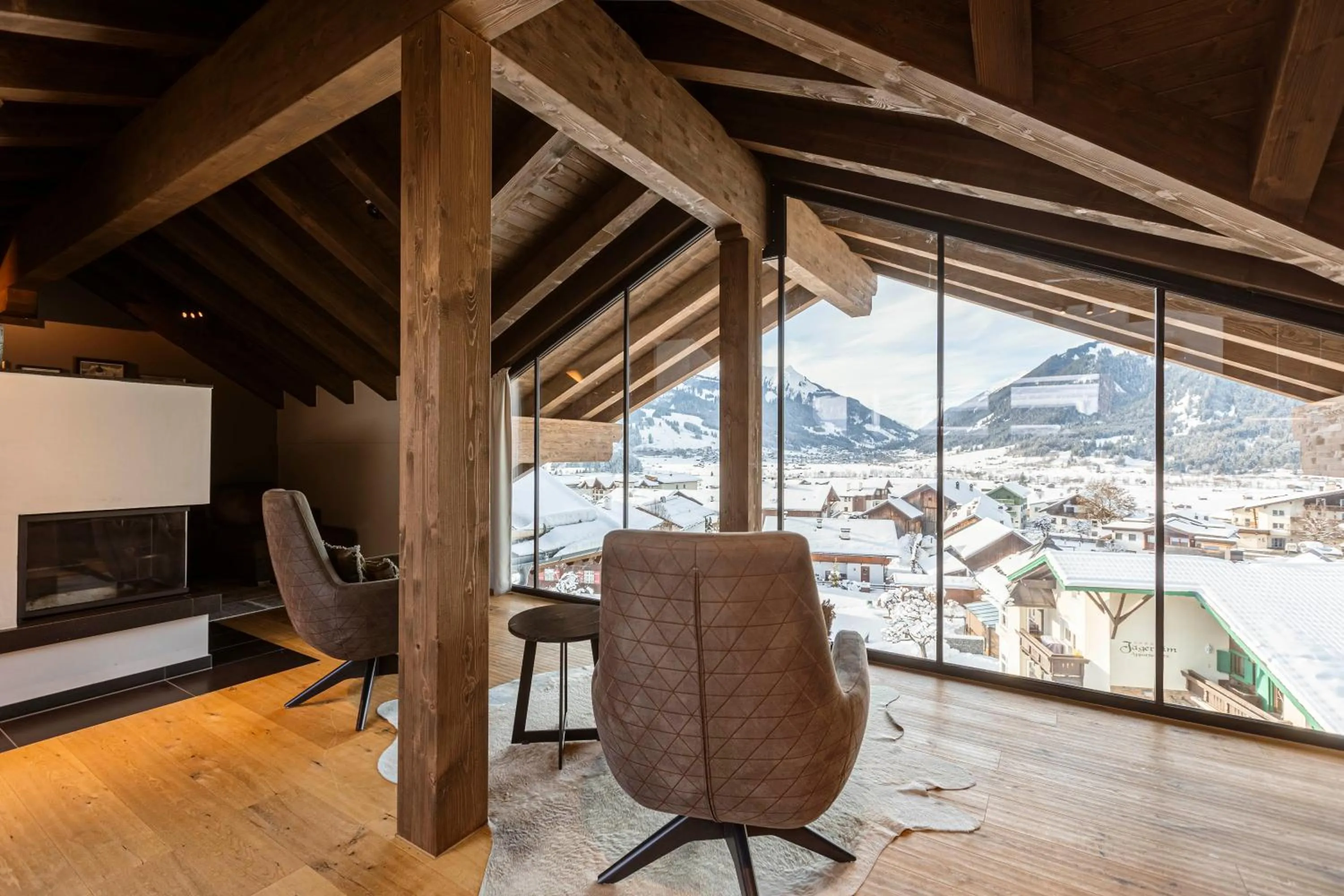 Living room in Bergresort Zugspitze Ehrwald by ALPS RESORTS