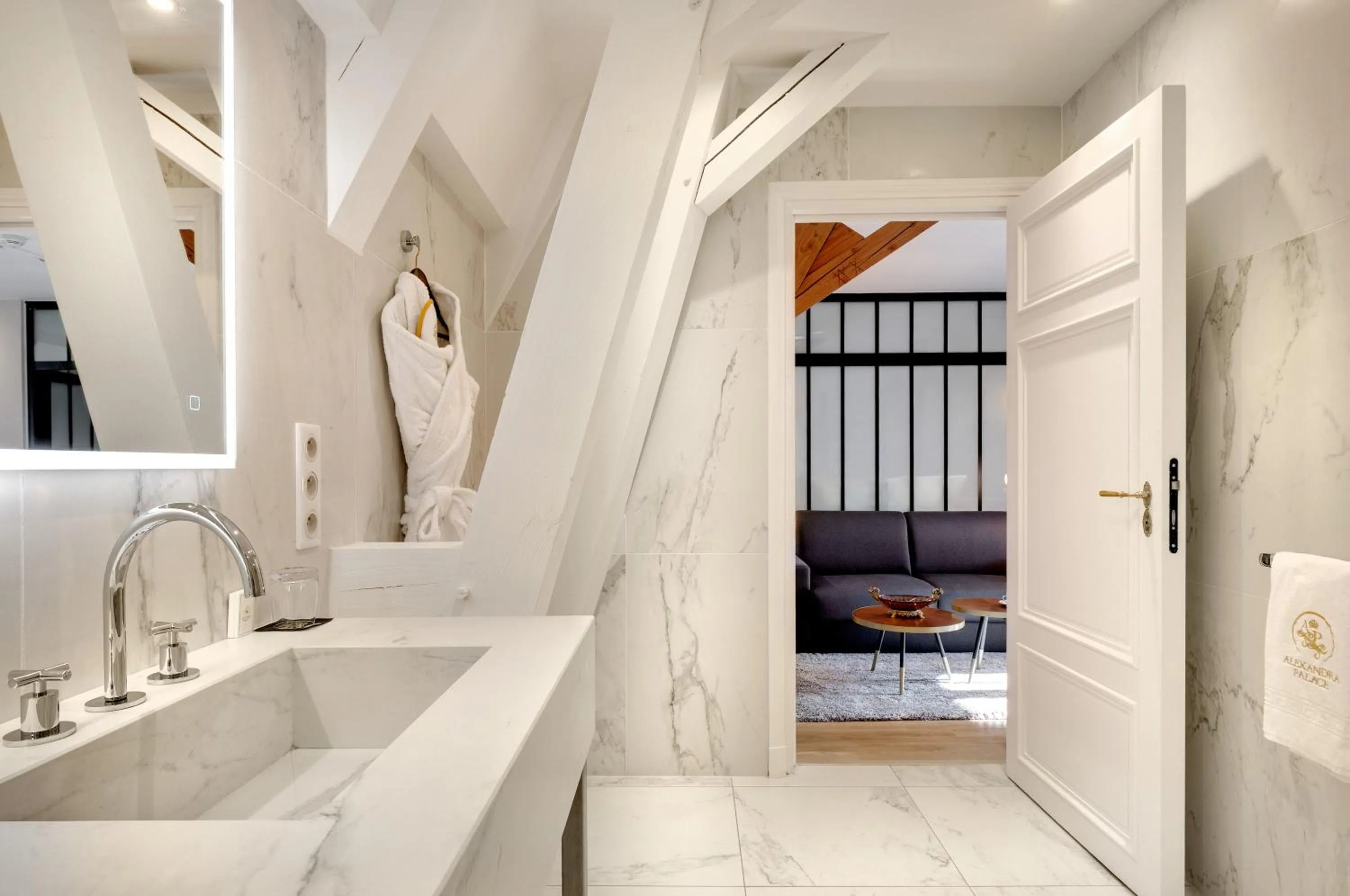 Bath in Alexandra Palace - La Maison Younan