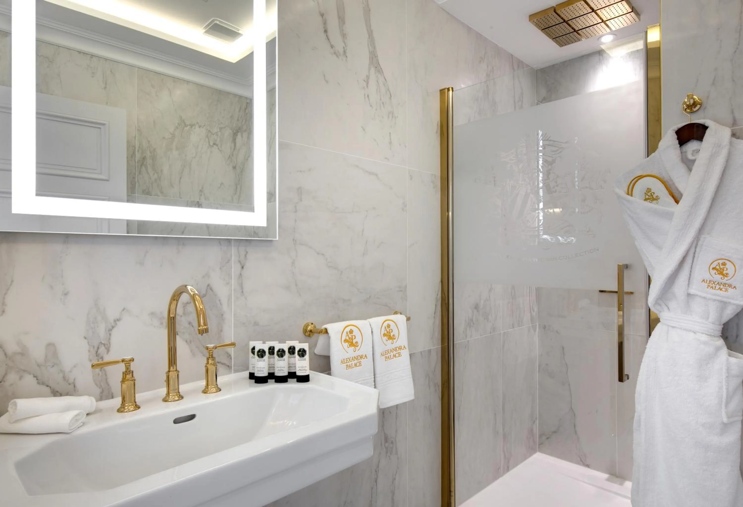 Shower in Alexandra Palace - La Maison Younan