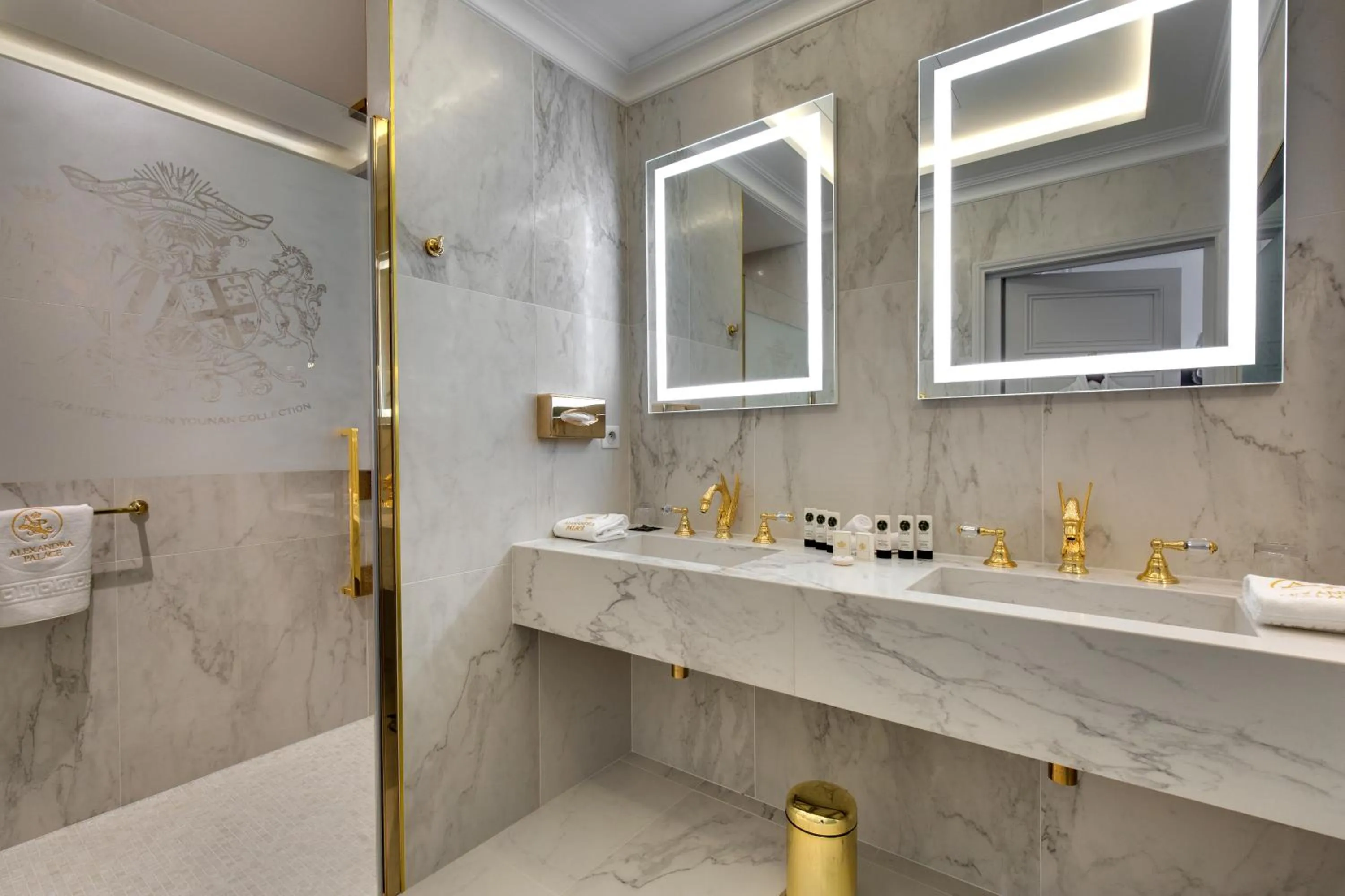 Bathroom in Alexandra Palace - La Maison Younan