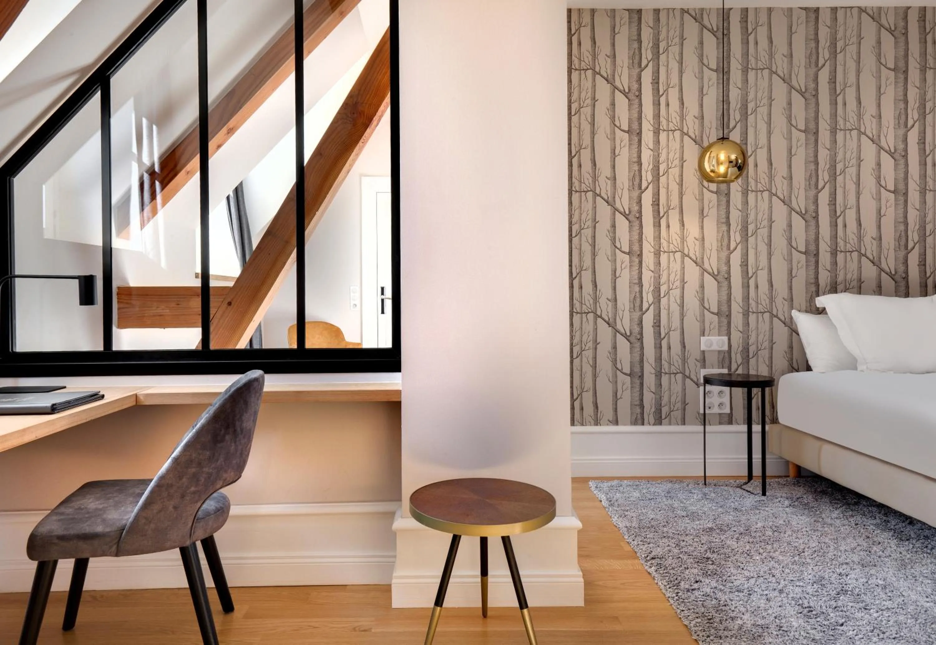 Property building, Bed in Alexandra Palace - La Maison Younan