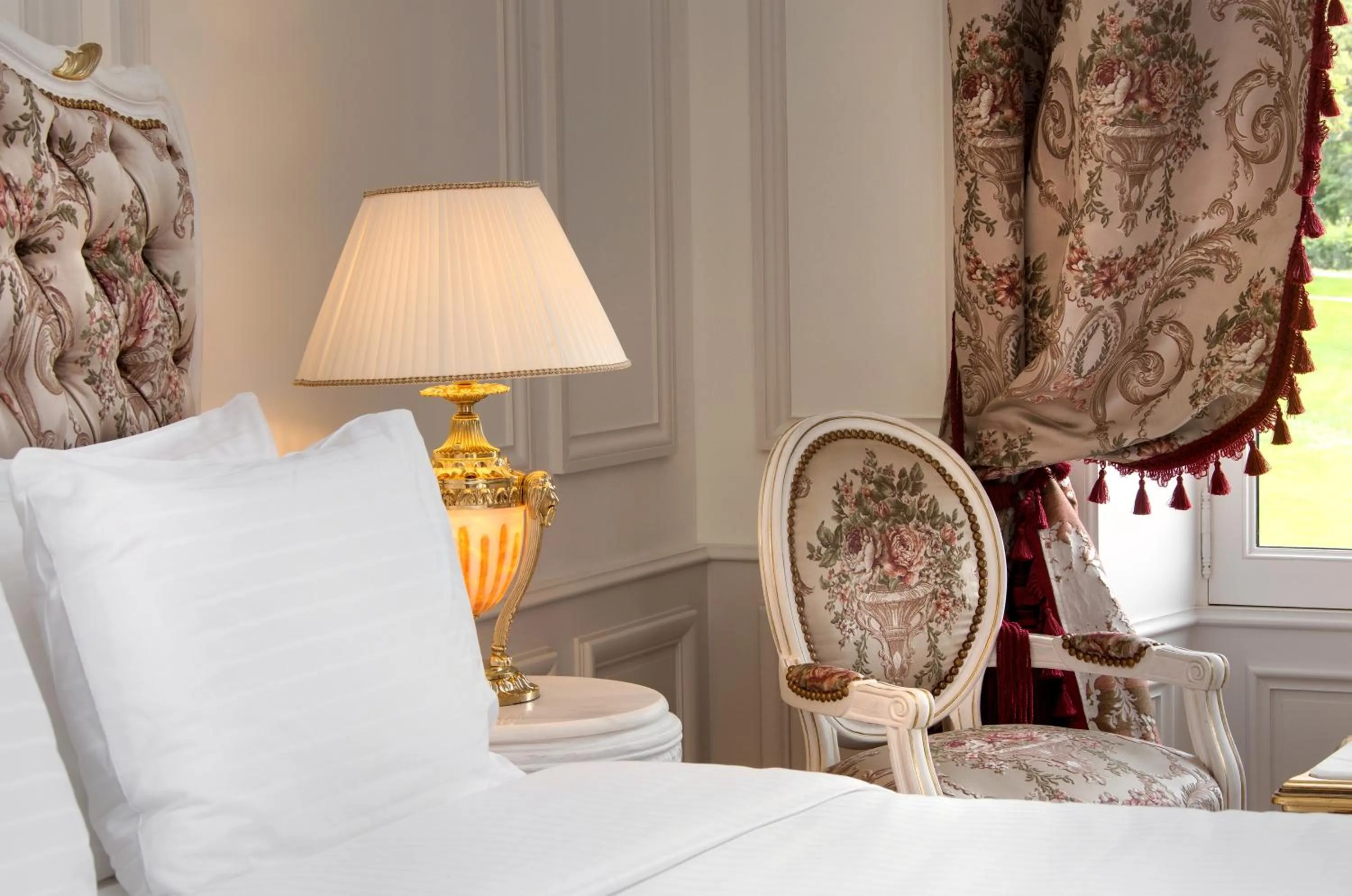 Decorative detail, Bed in Alexandra Palace - La Maison Younan
