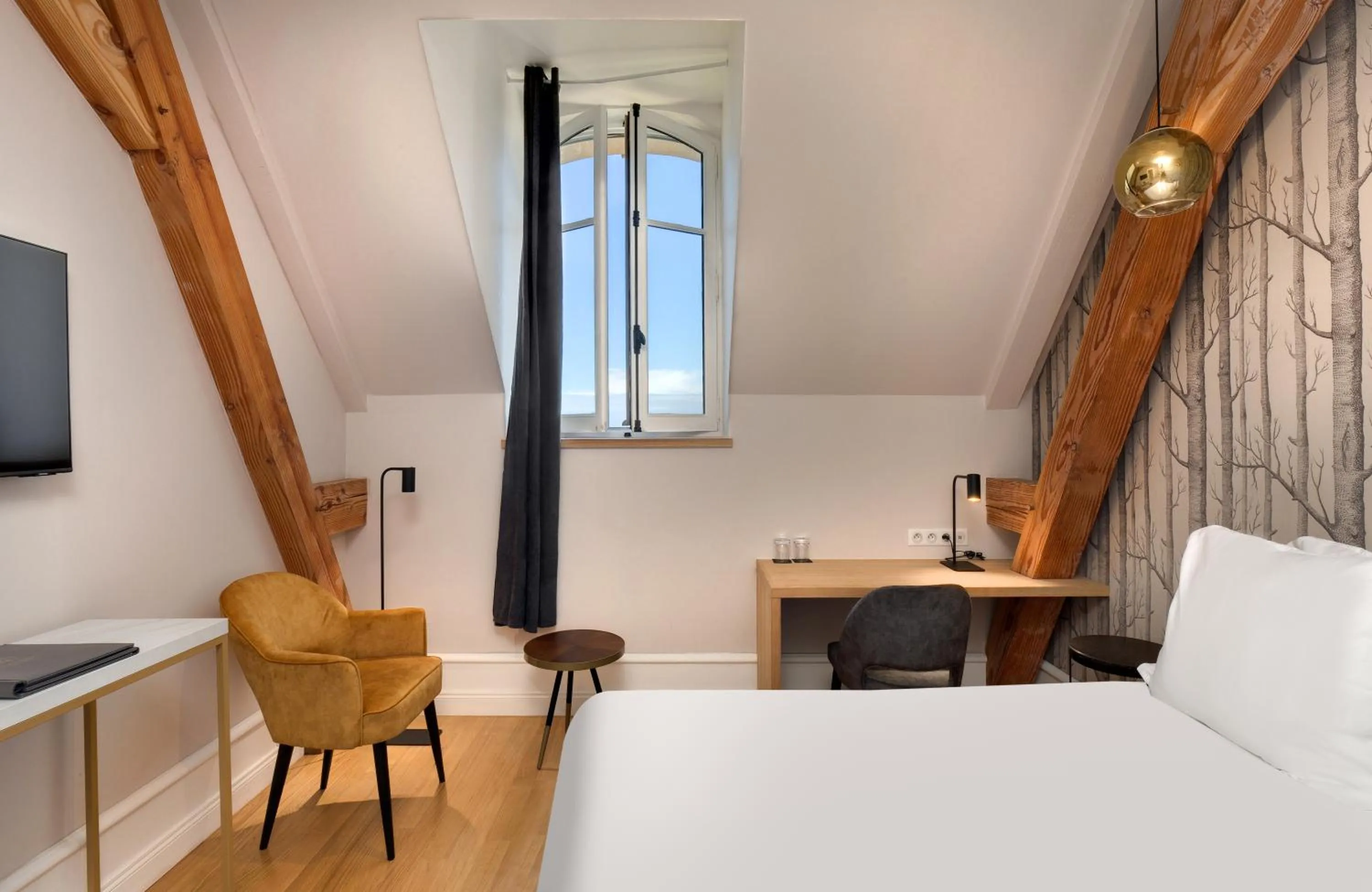 Bed in Alexandra Palace - La Maison Younan