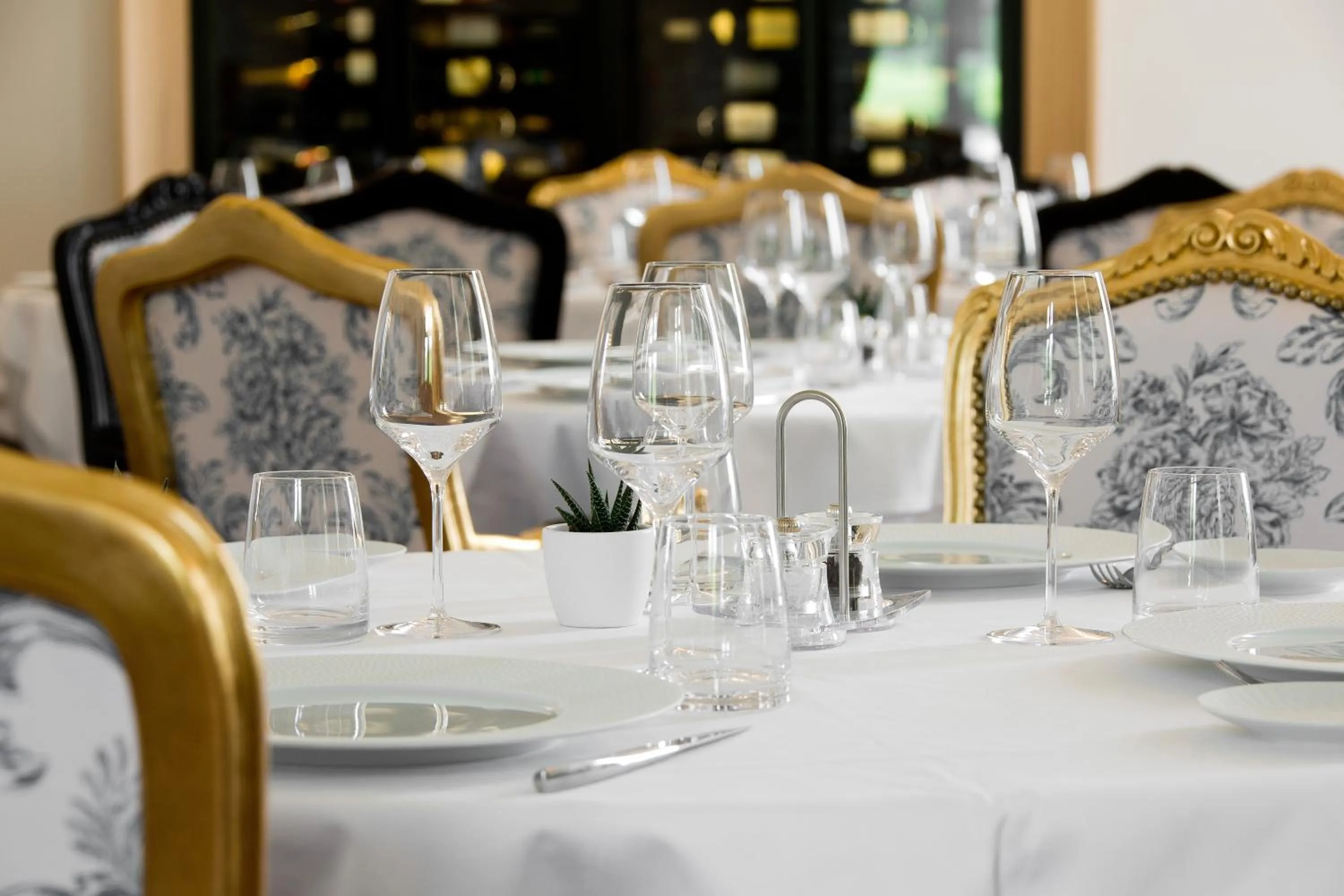 Restaurant/places to eat in Alexandra Palace - La Maison Younan