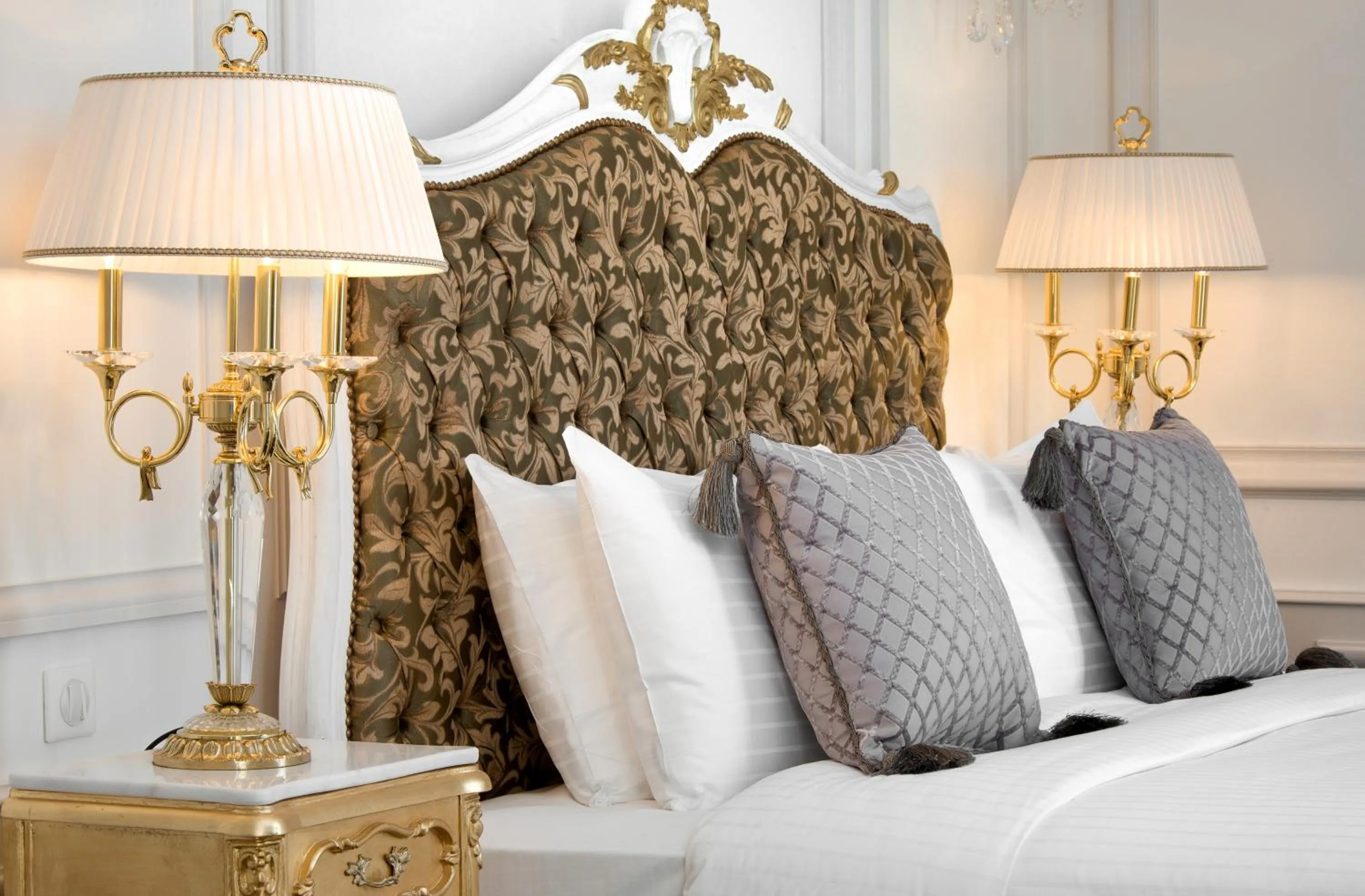 Bed in Alexandra Palace - La Maison Younan