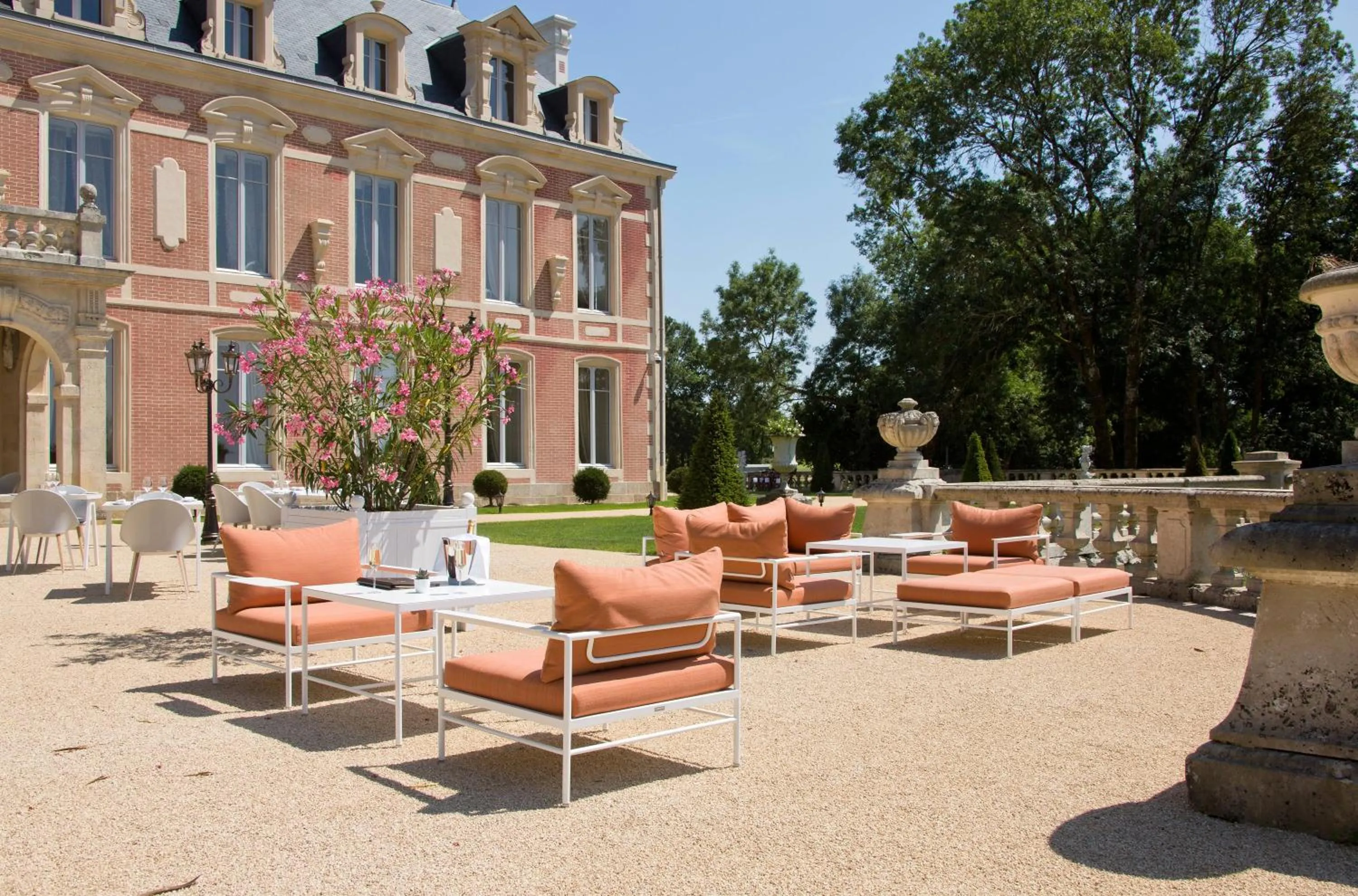 Property building in Alexandra Palace - La Maison Younan