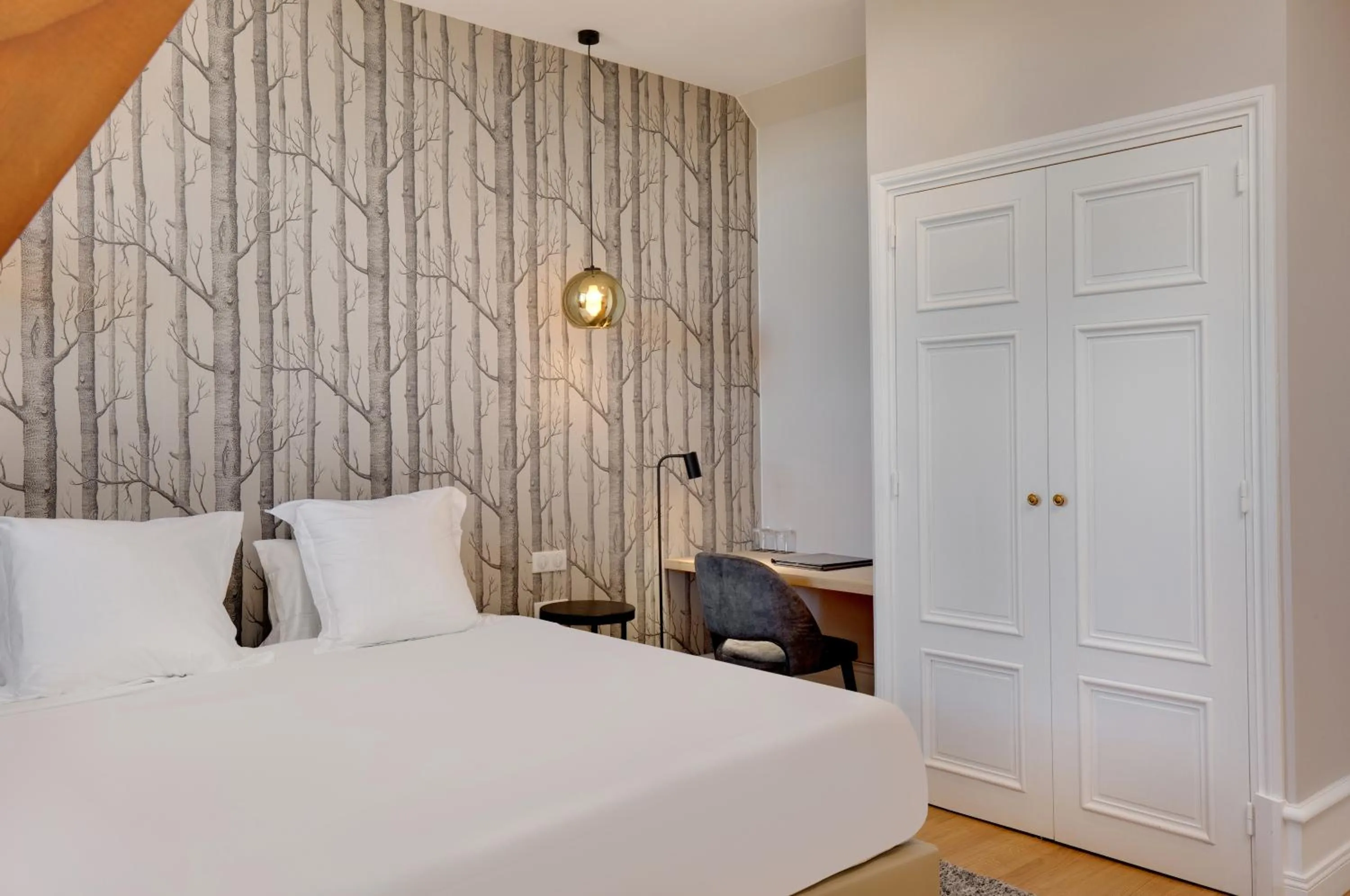 Property building, Bed in Alexandra Palace - La Maison Younan