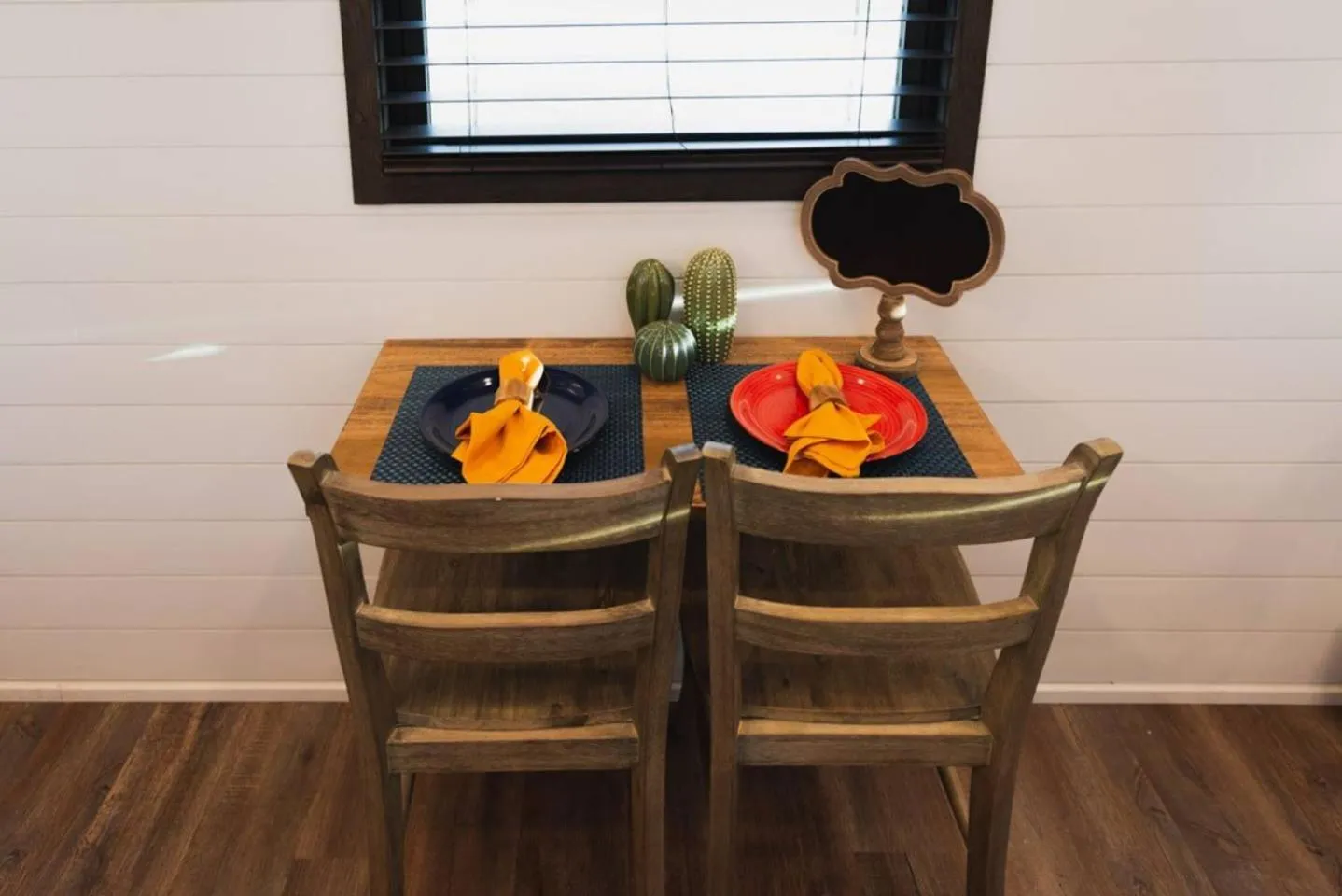 The Hacienda Beautiful New Container Home 12 min to Magnolia