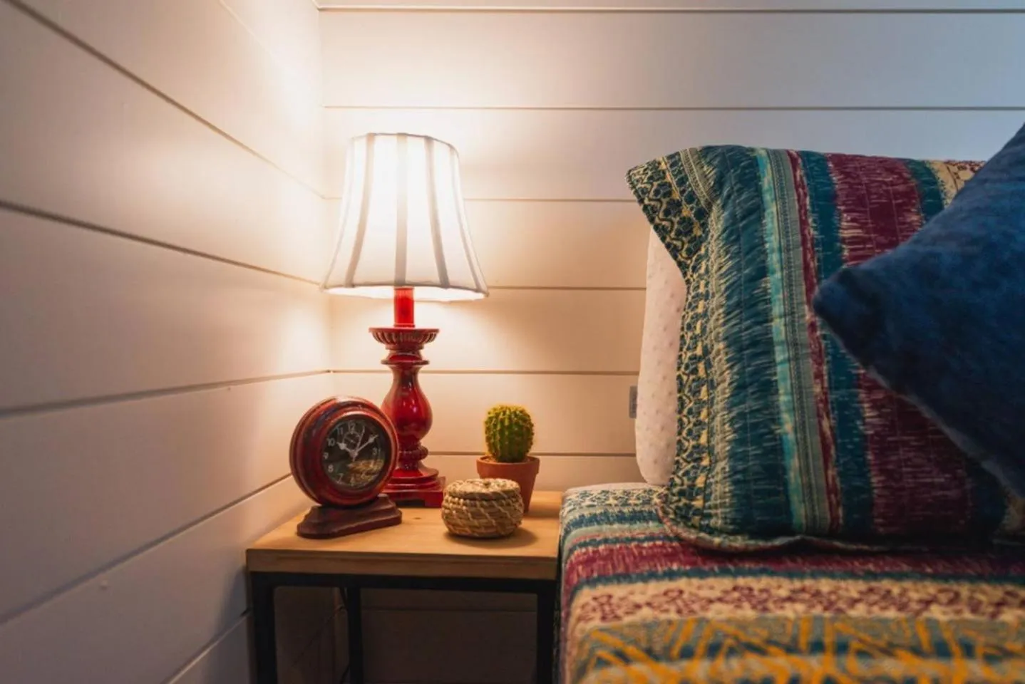 The Hacienda Beautiful New Container Home 12 min to Magnolia