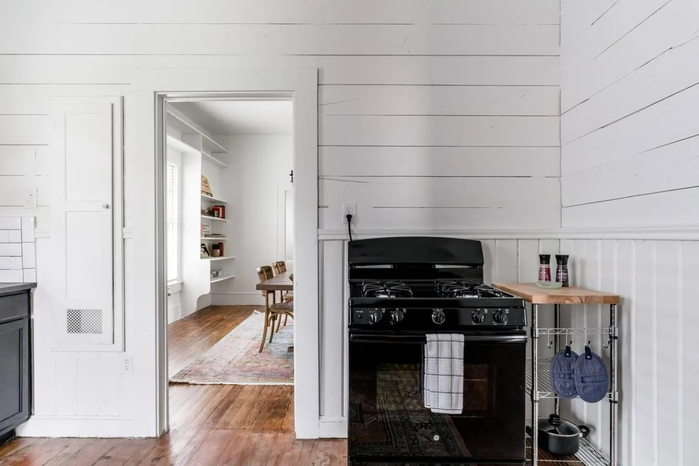 Restored 1930s Uptown Bungalow 2 min. to Magnolia