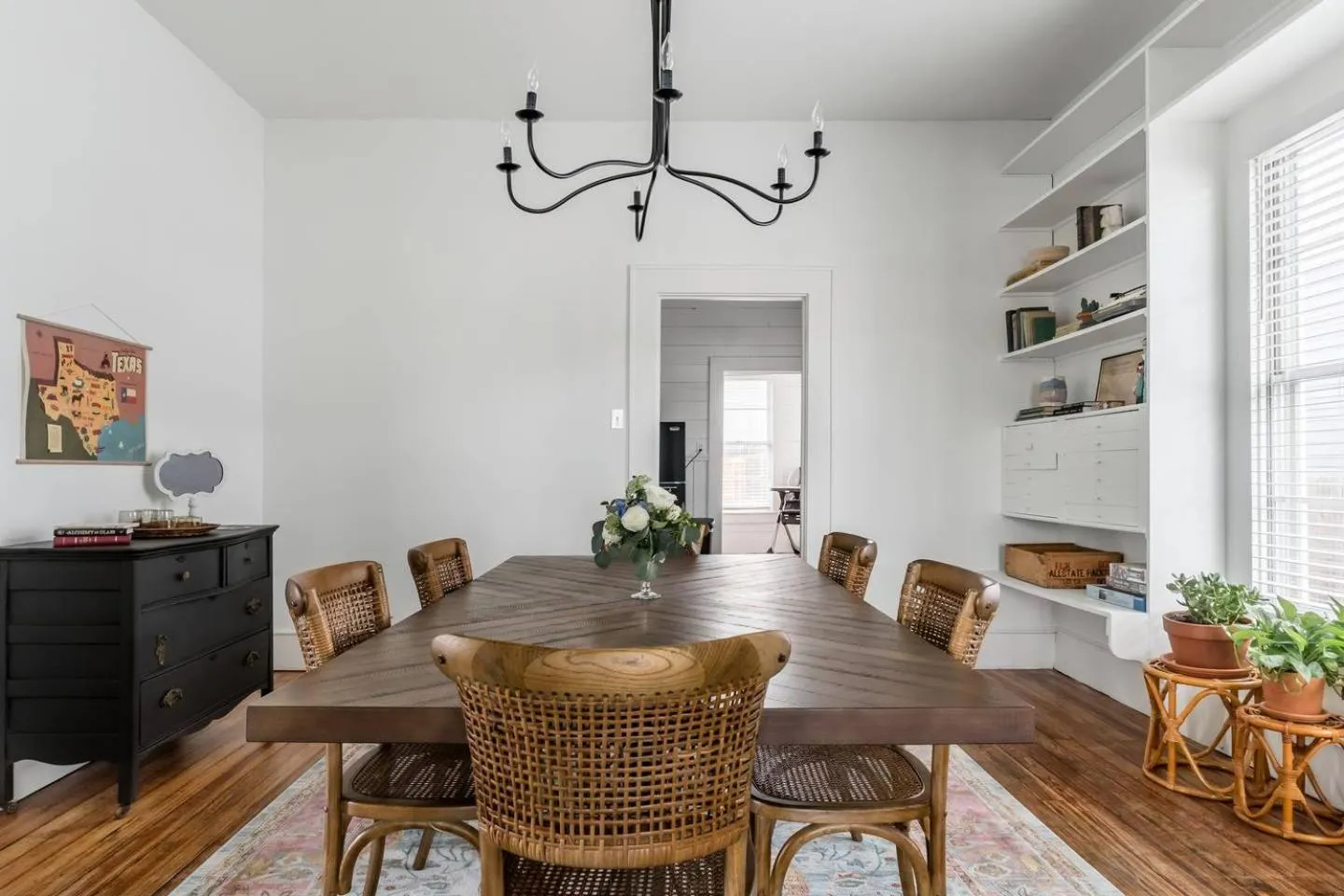 Restored 1930s Uptown Bungalow 2 min. to Magnolia