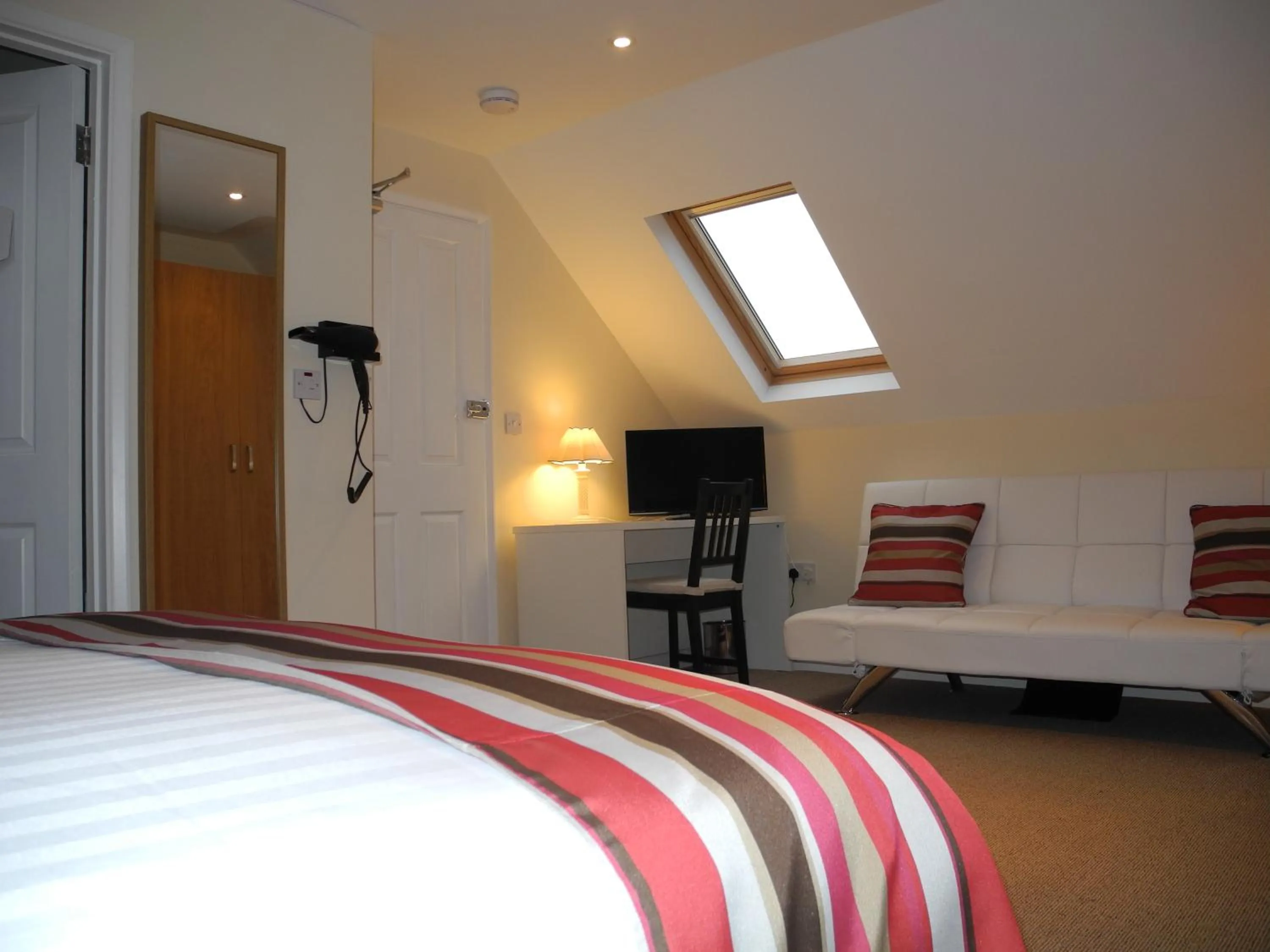 Bedroom, Bed in Oakside Lodge Guest House