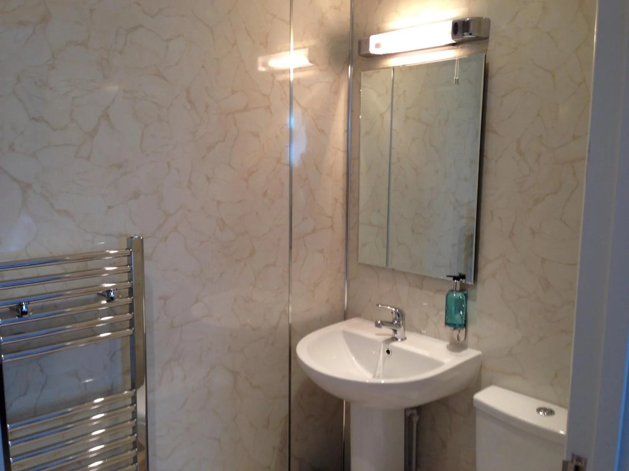 Bathroom in Oakside Lodge Guest House