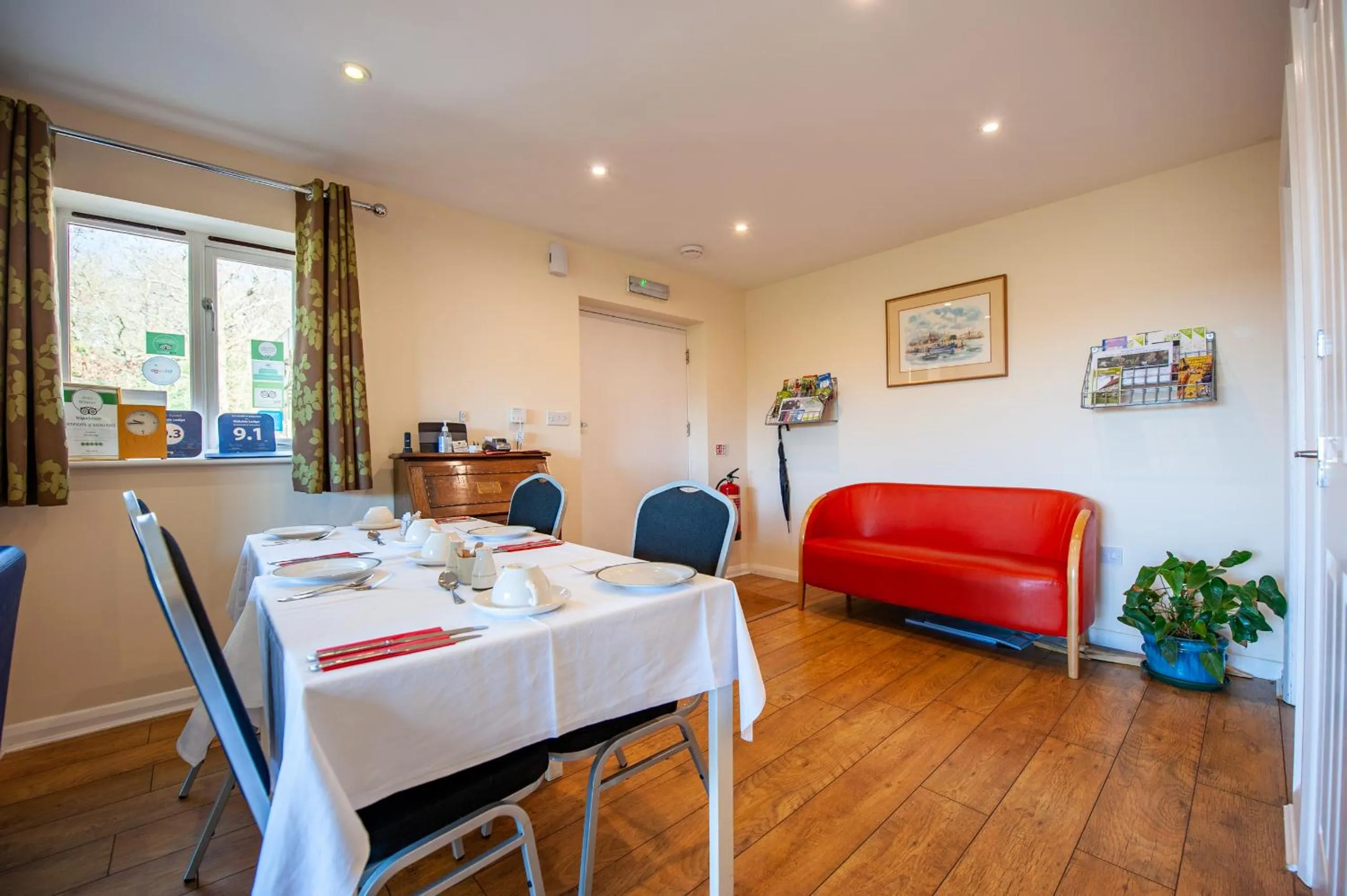 Lobby or reception in Oakside Lodge Guest House