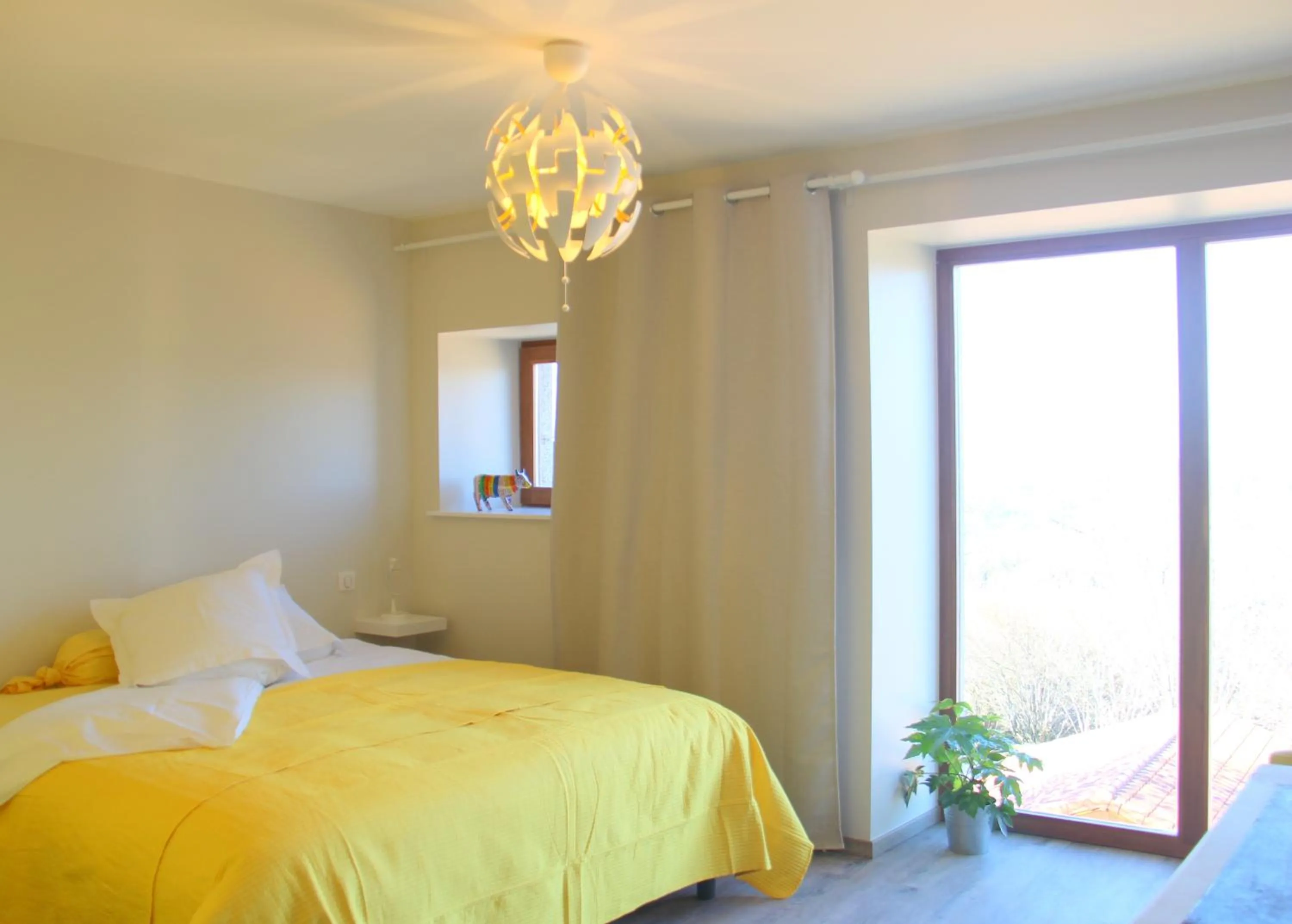 Small Double Room in Le Jardin des 4M