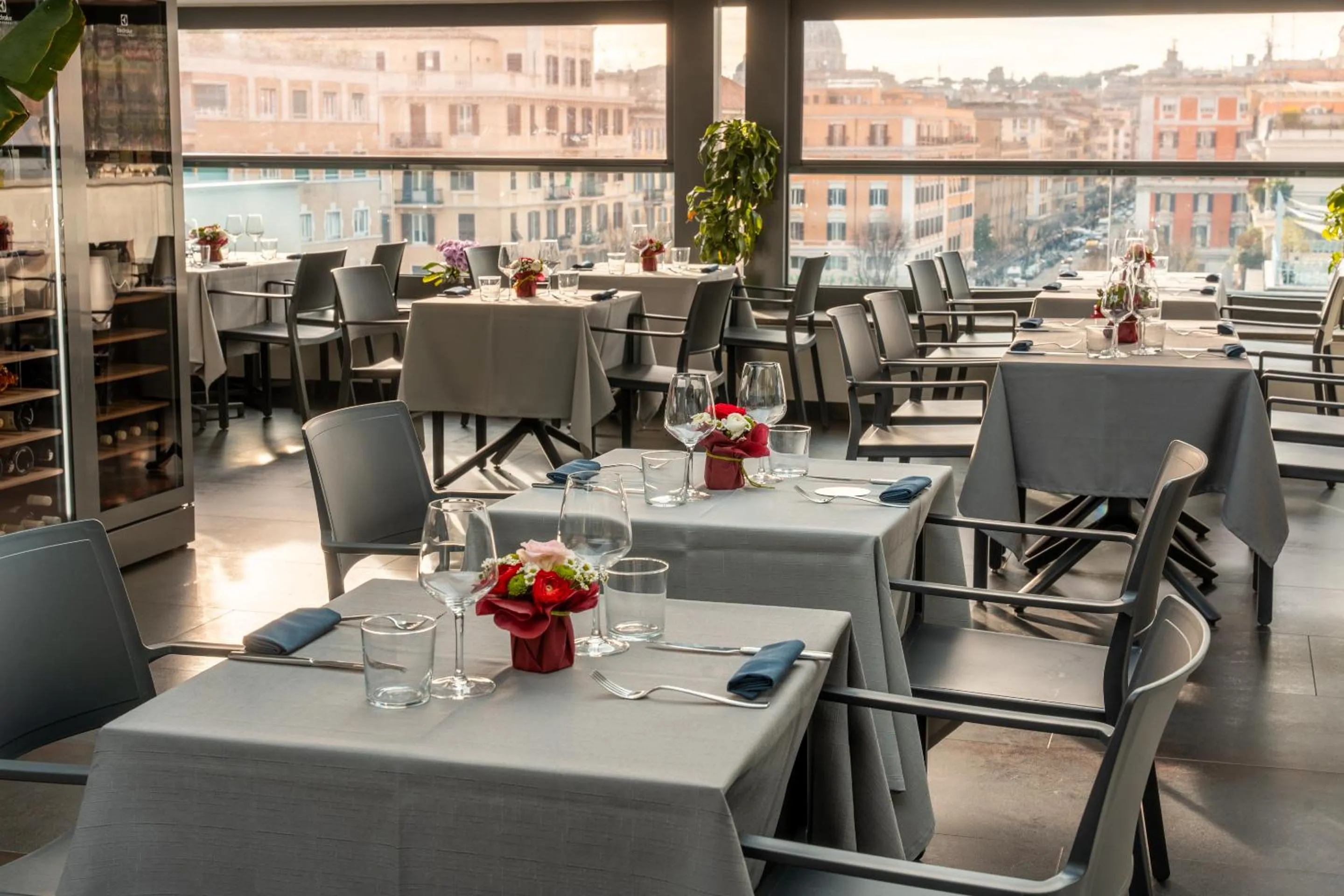 Restaurant/places to eat in Twentyone Hotel