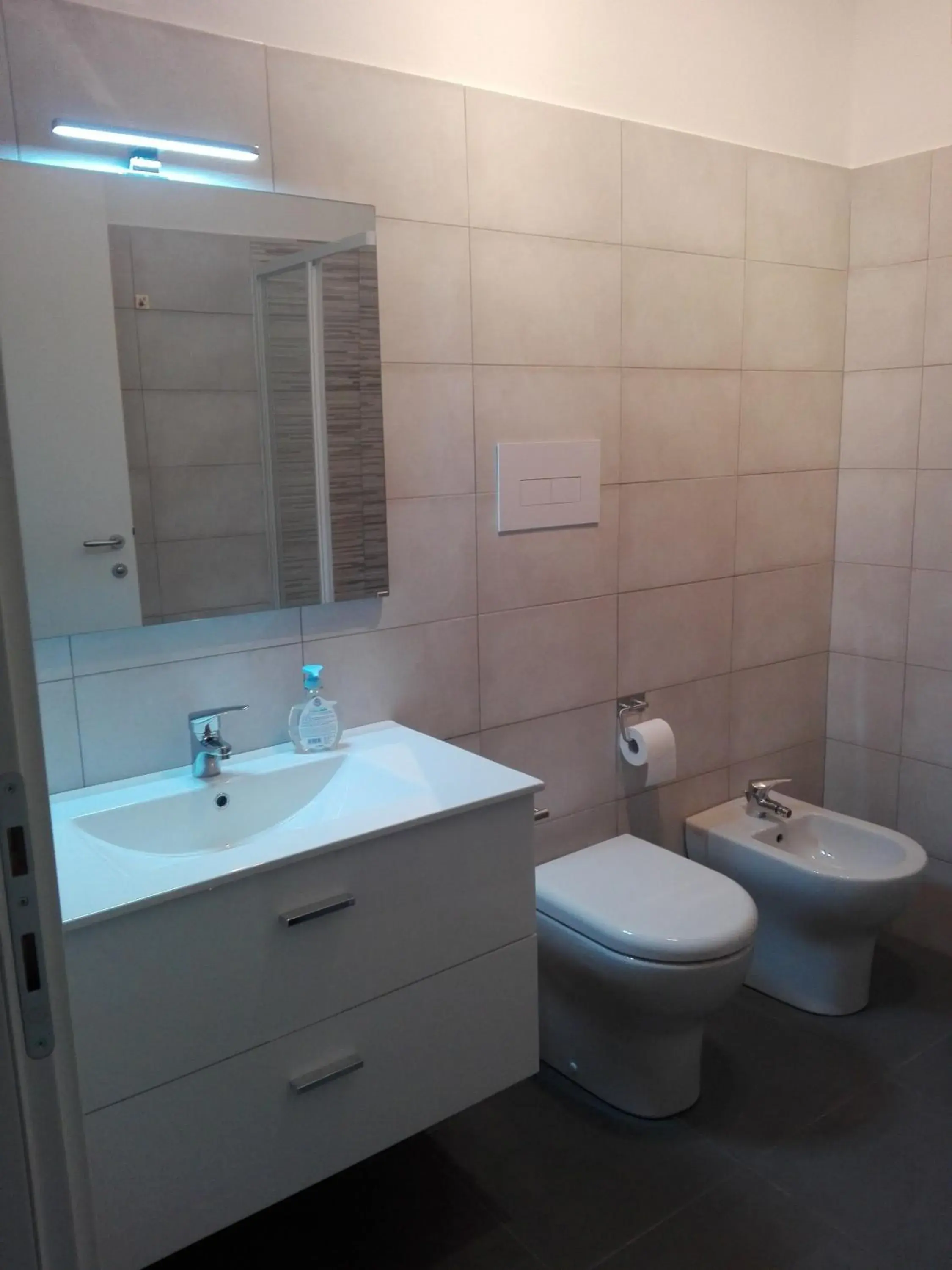 Triple Room with Private Bathroom - single occupancy in Gli olivi Triple Room with Private Bathroom - single occupancy in Gli olivi