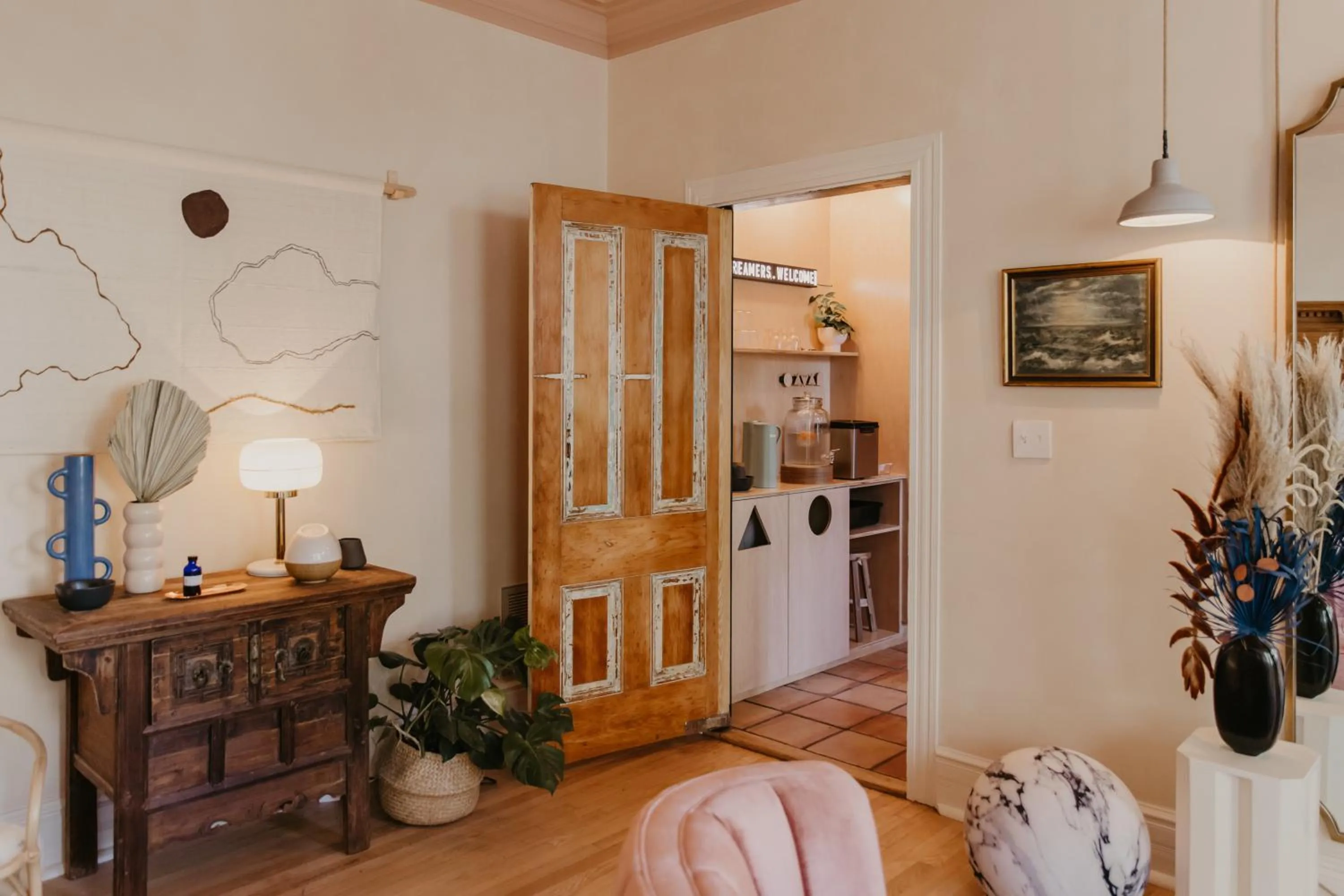 Lounge or bar in DREAMERS bnb