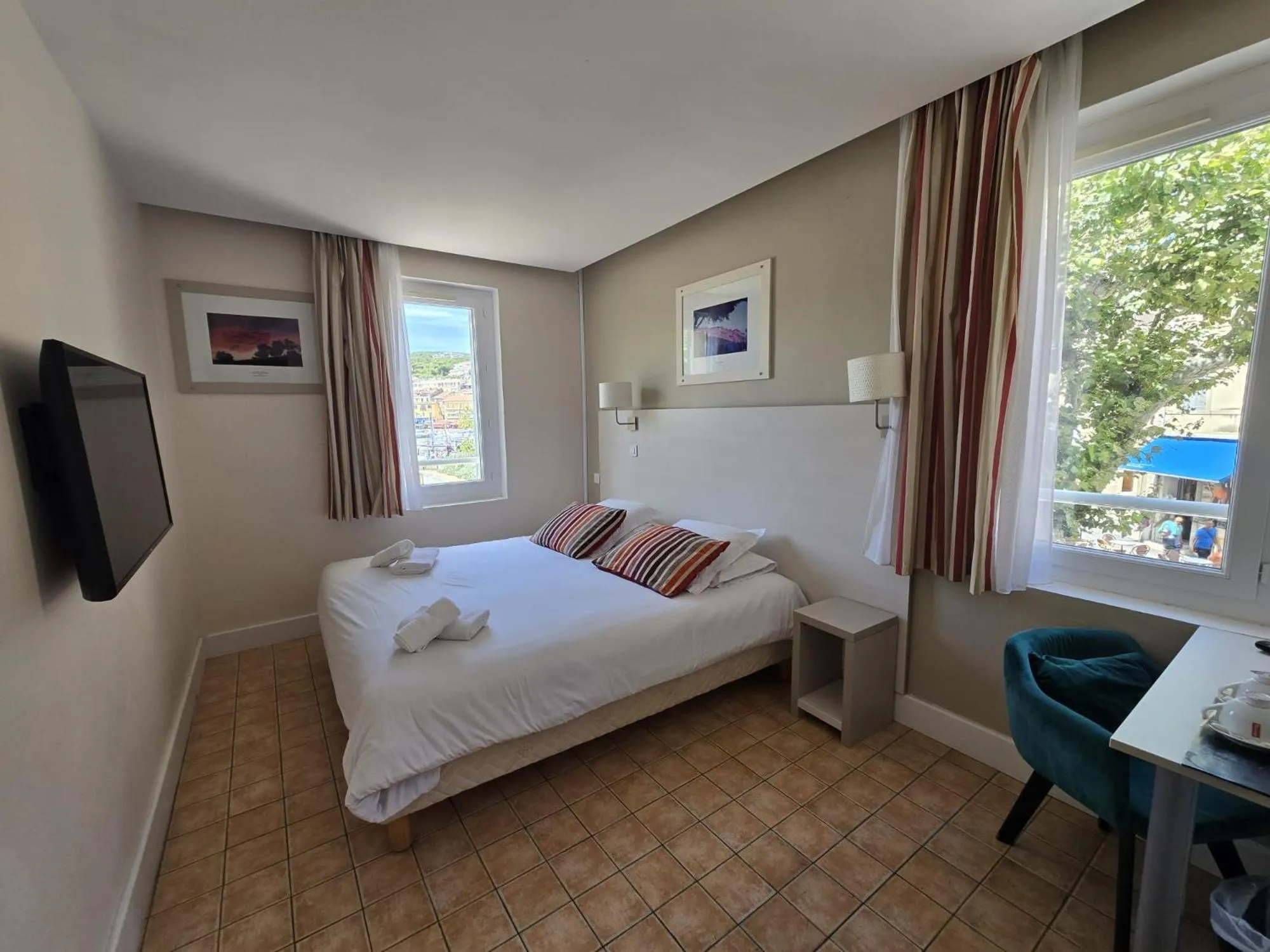 Bed in The Originals Boutique, Hôtel Cassitel, Cassis