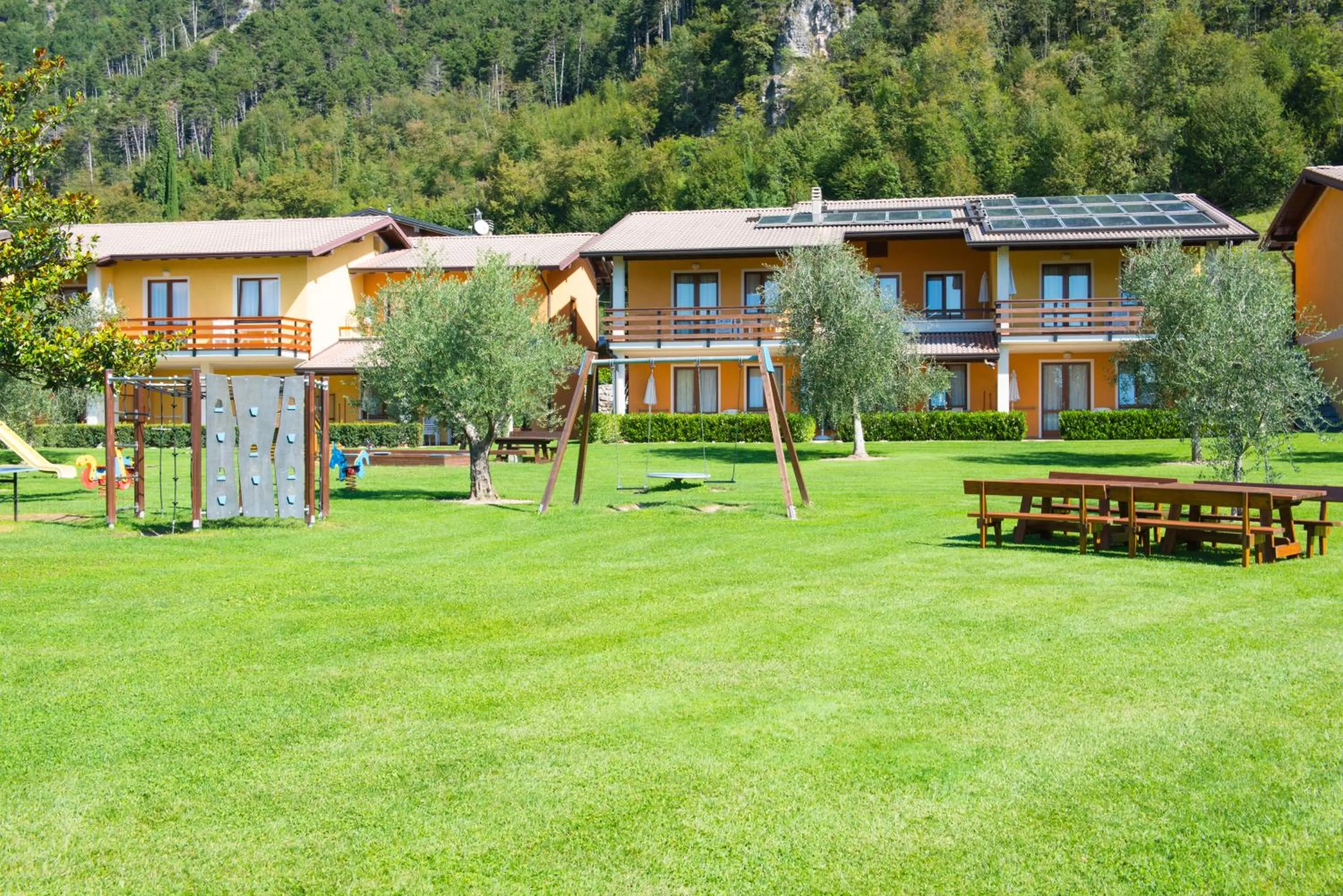 Property building in Hotel Residence La Pertica