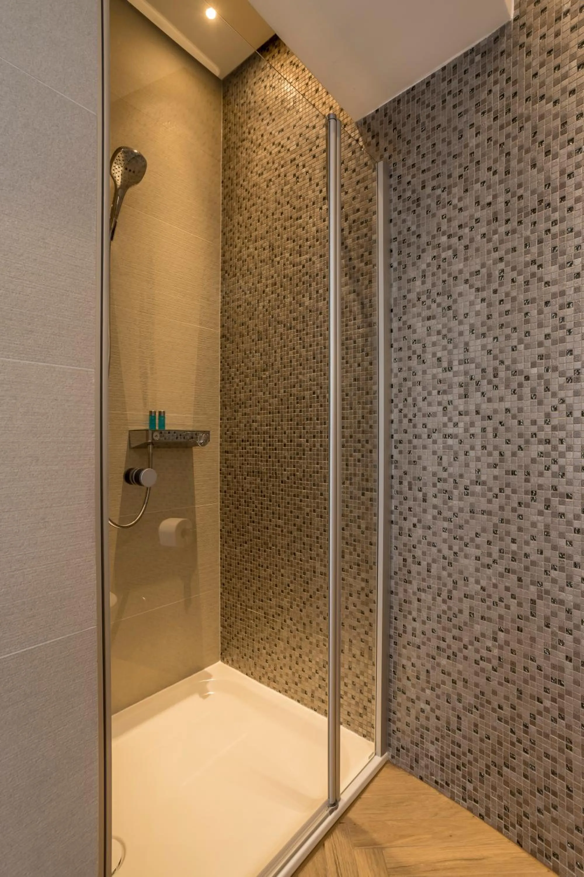 Shower in Seaview Luxury Retreat