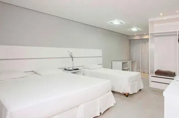 Deluxe Triple Room in Brisa Tower Hotel Deluxe Triple Room in Brisa Tower Hotel