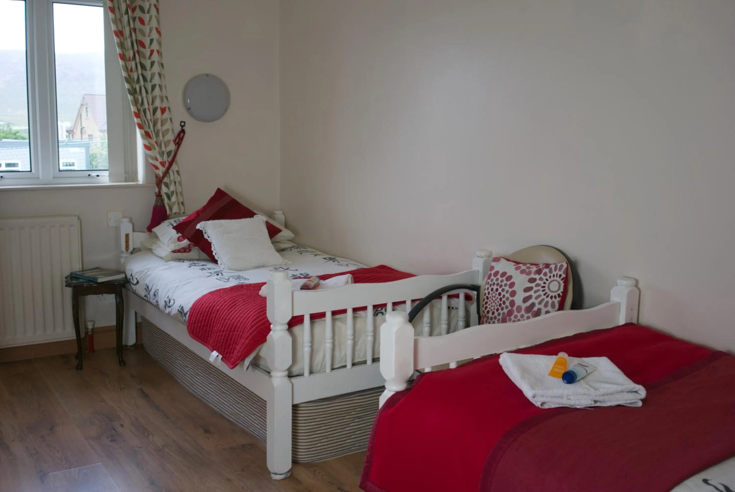 Bed in The Mourne Lodge "Cnocnafeola"